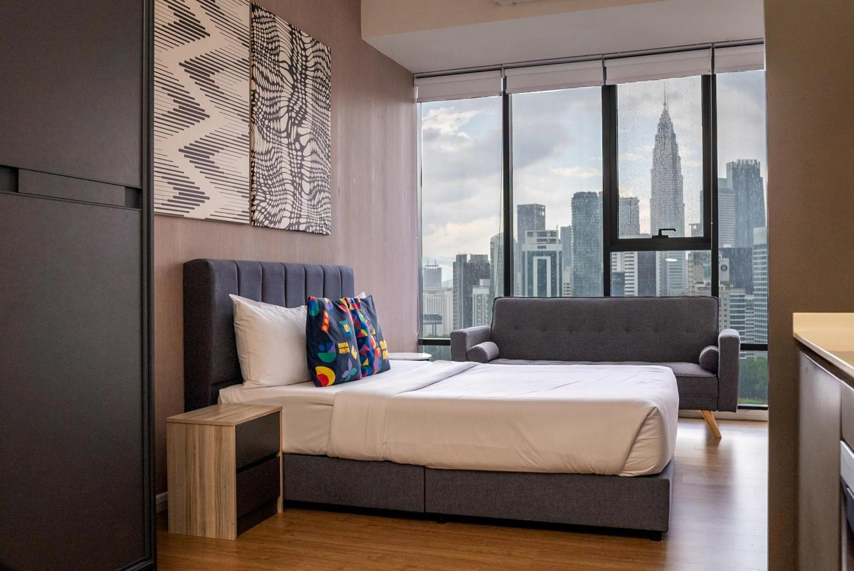 Ceylonz City View Double Room in Ceylonz Leisure Suites KLCC Bukit Bintang