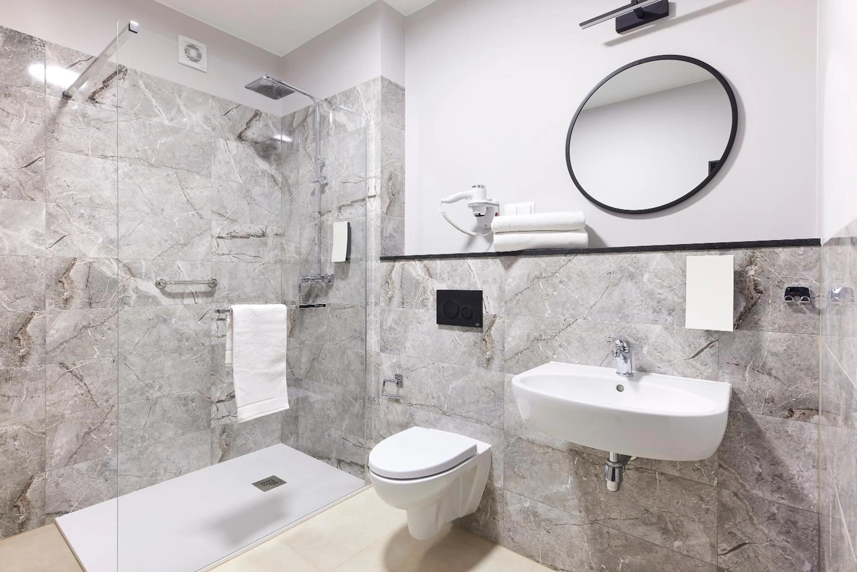 Shower in Kyriad Karkonosze