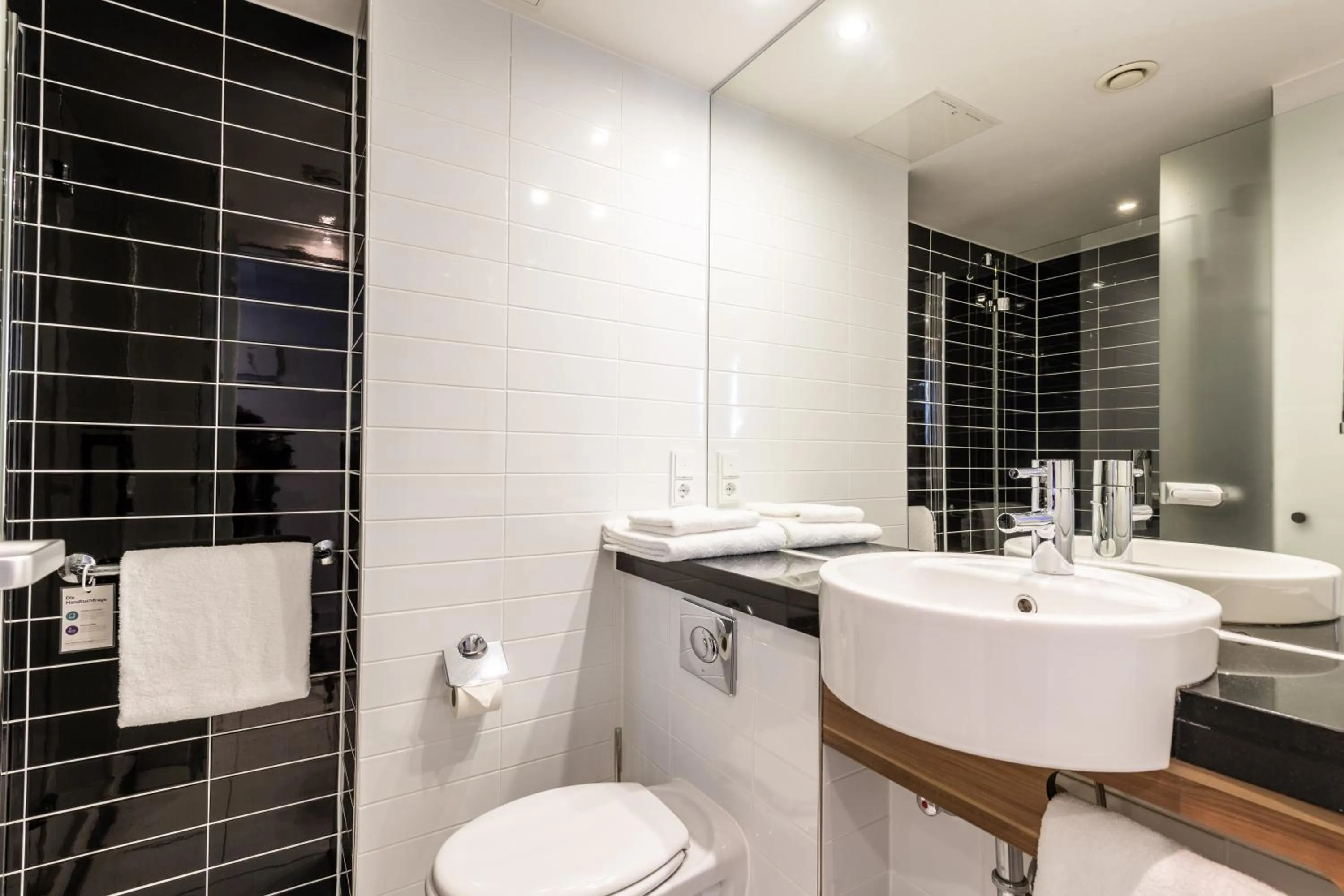 Standard Twin Room in Premier Inn Hamburg City Millerntor