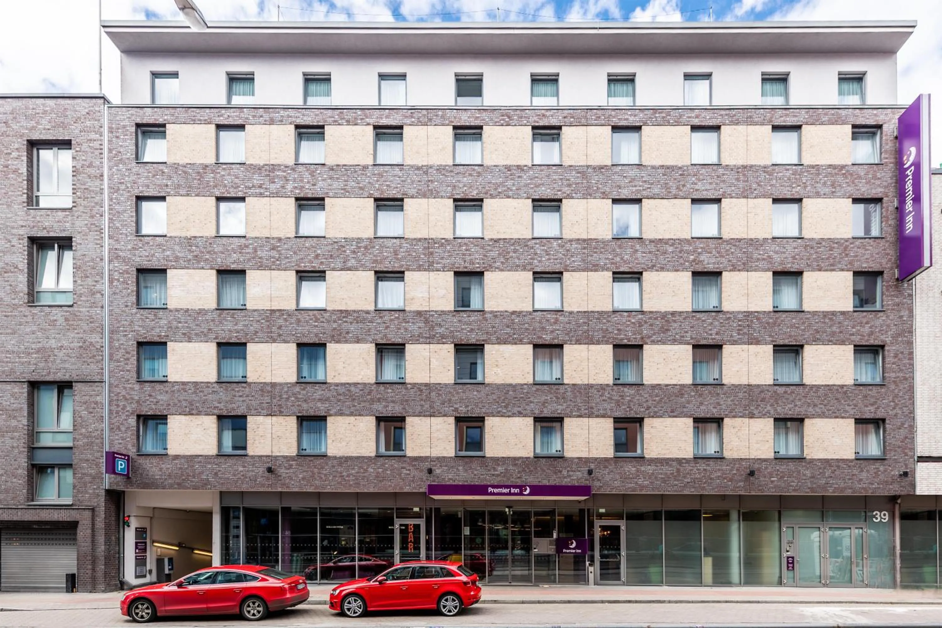 Property building in Premier Inn Hamburg City Millerntor