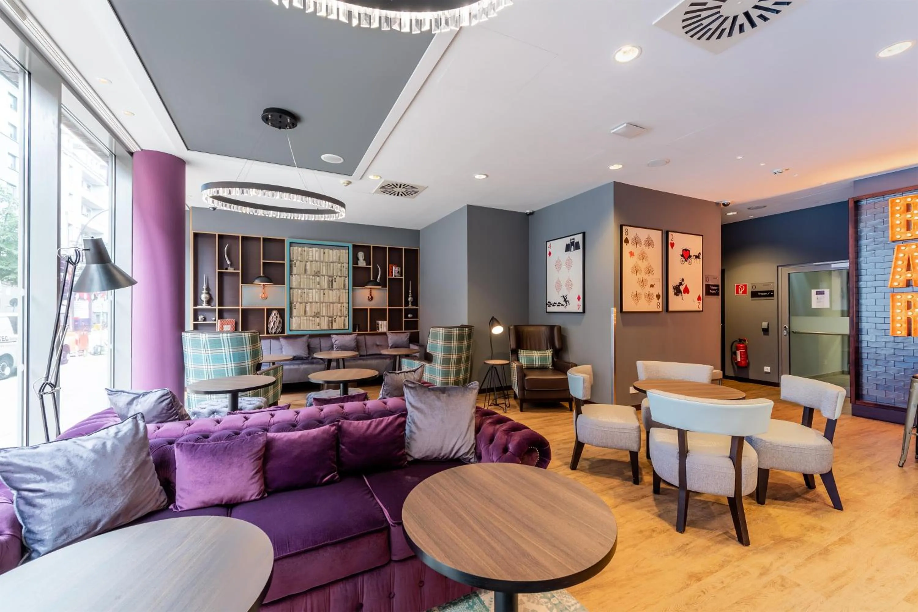 Lobby or reception in Premier Inn Hamburg City Millerntor