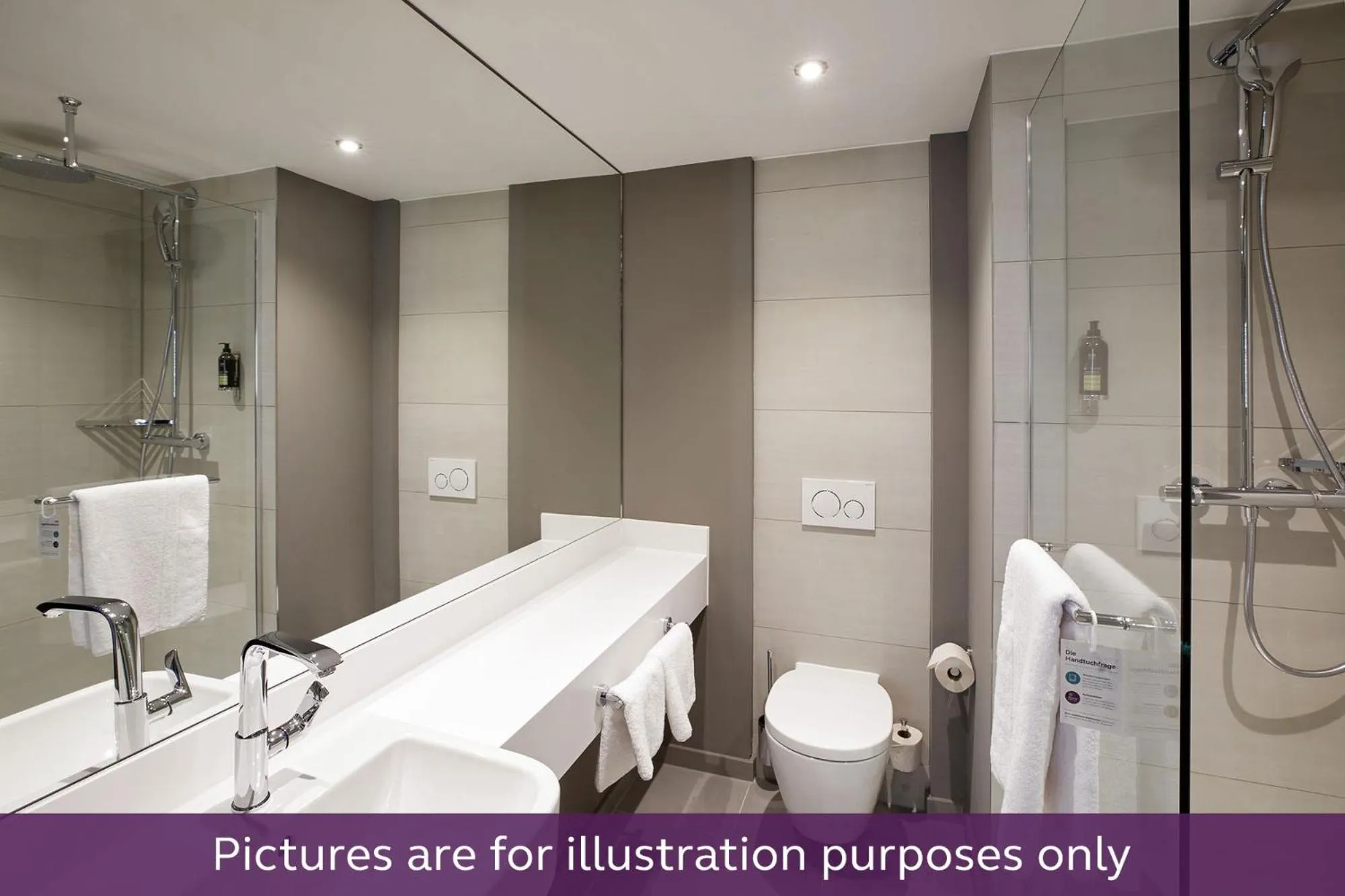 Bathroom in Holiday Inn Express HAMBURG CITY CENTRE