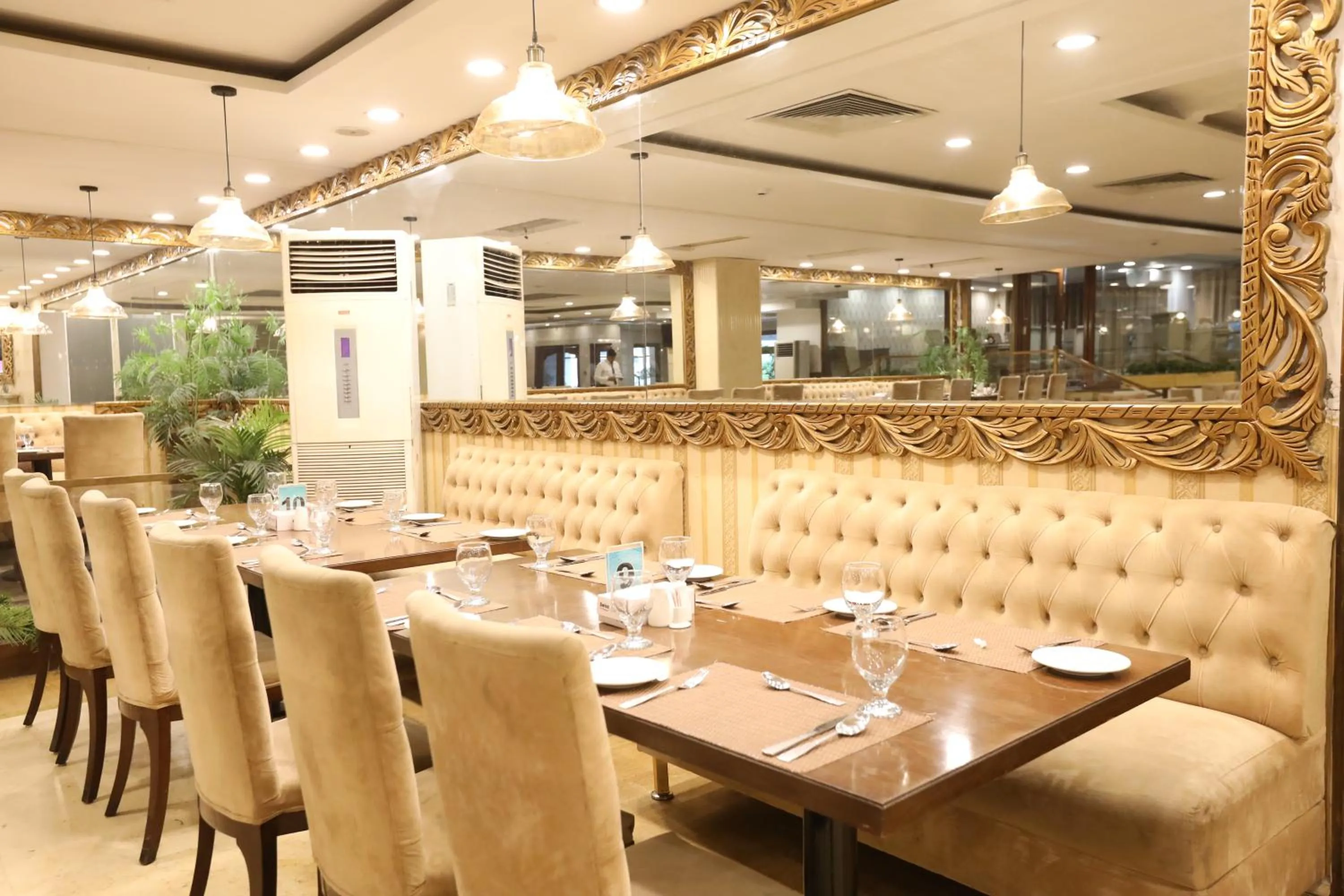 Restaurant/places to eat in Magnum Inn