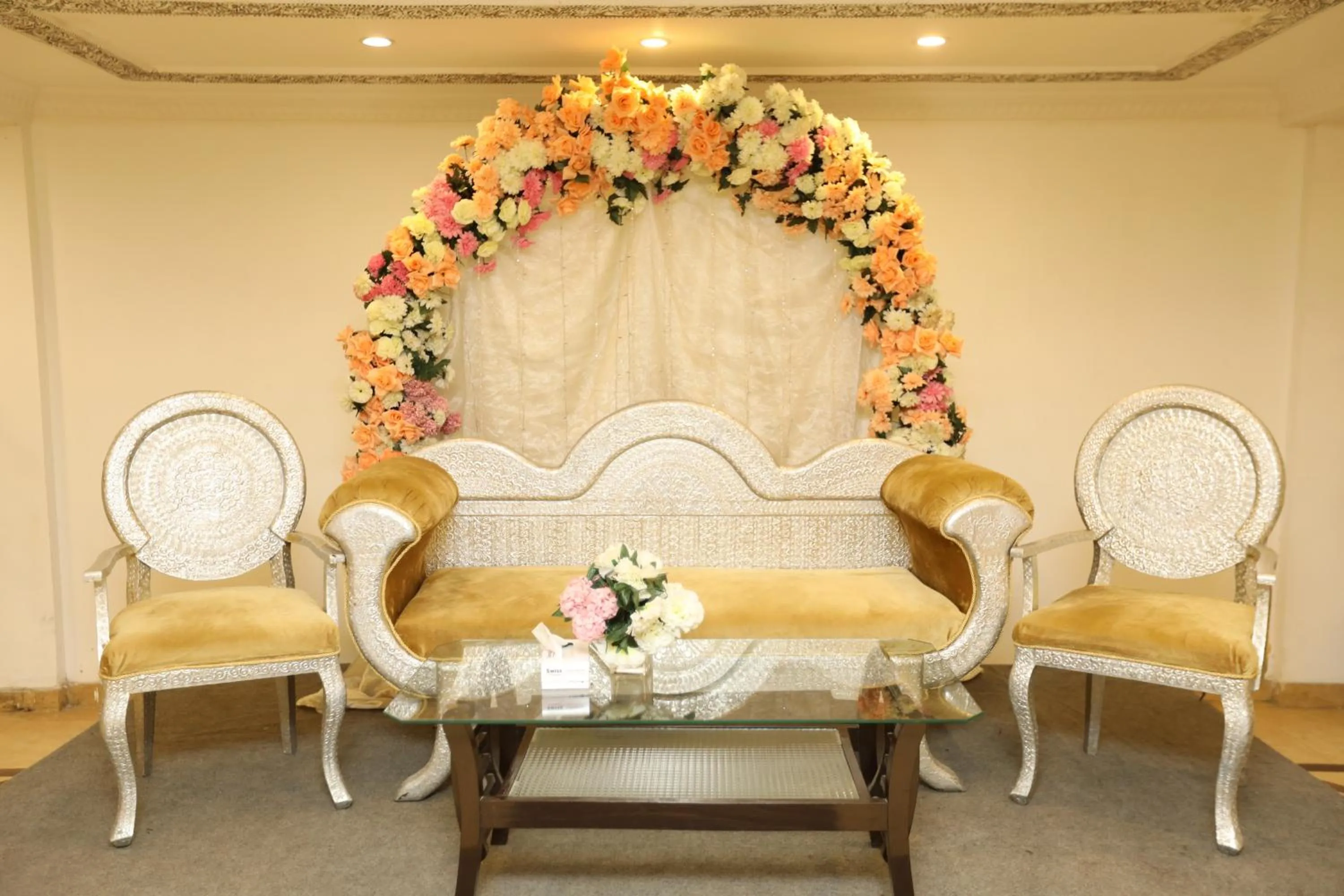 Seating area in Magnum Inn