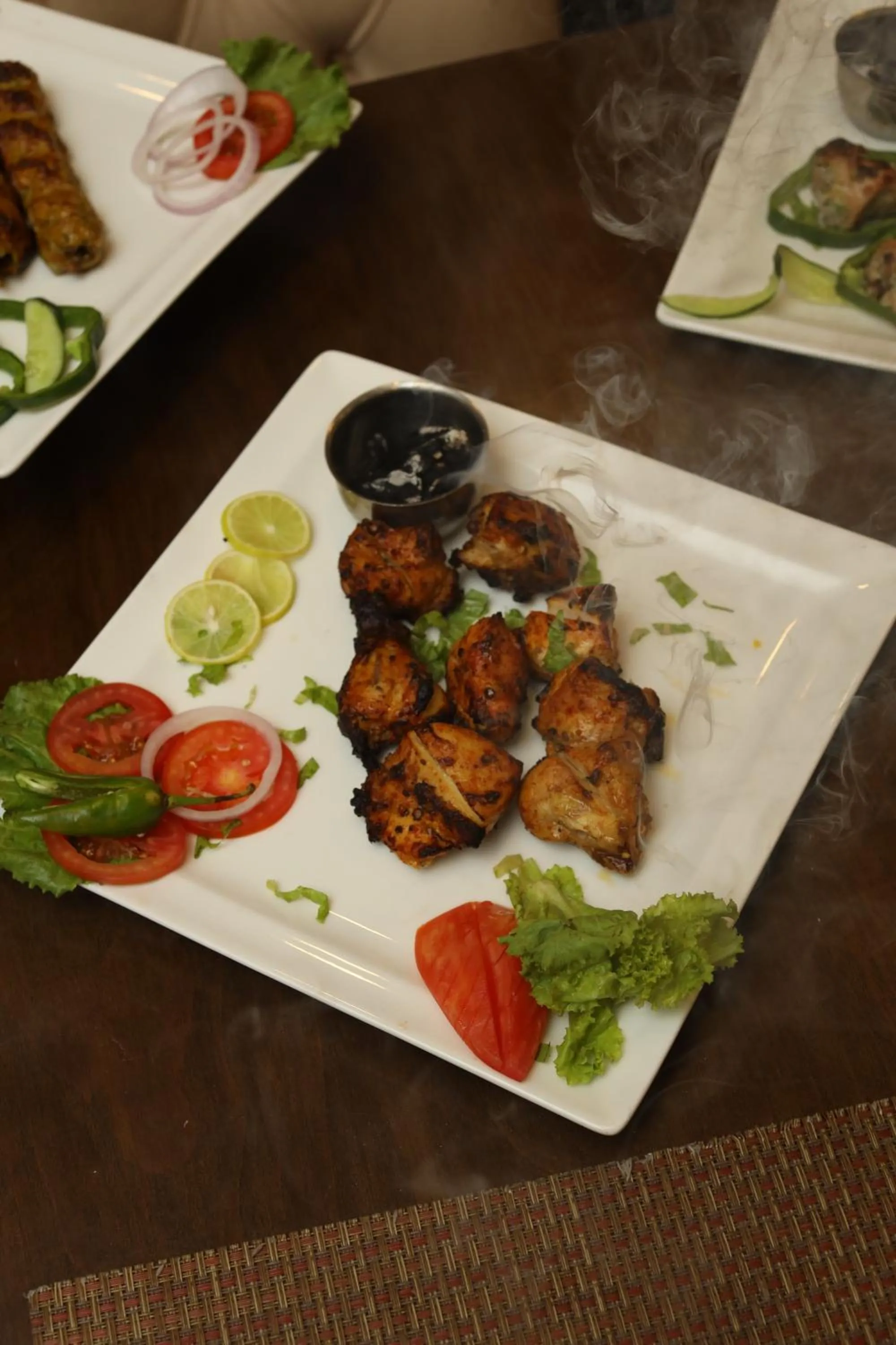 Restaurant/places to eat in Magnum Inn