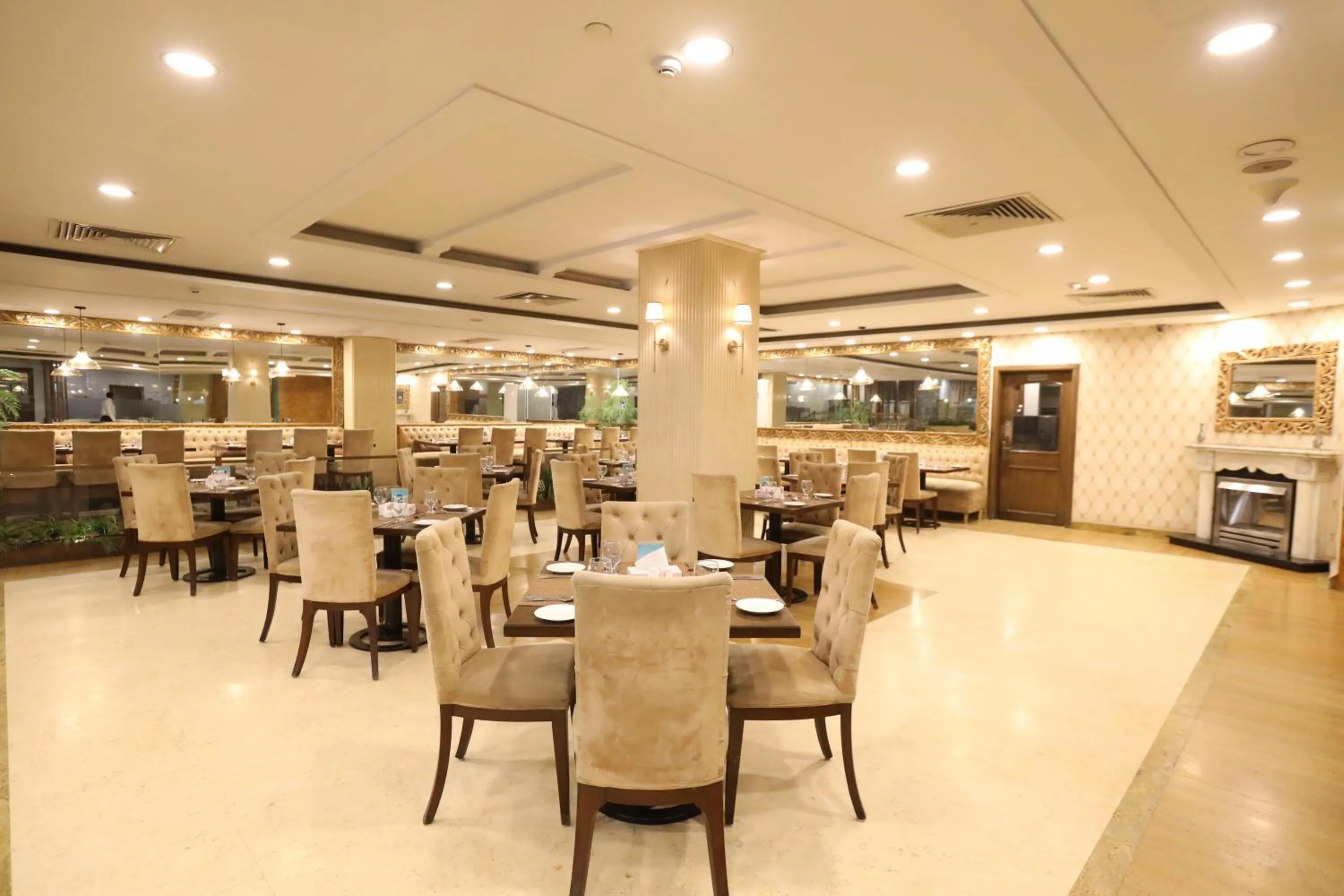 Restaurant/places to eat in Magnum Inn