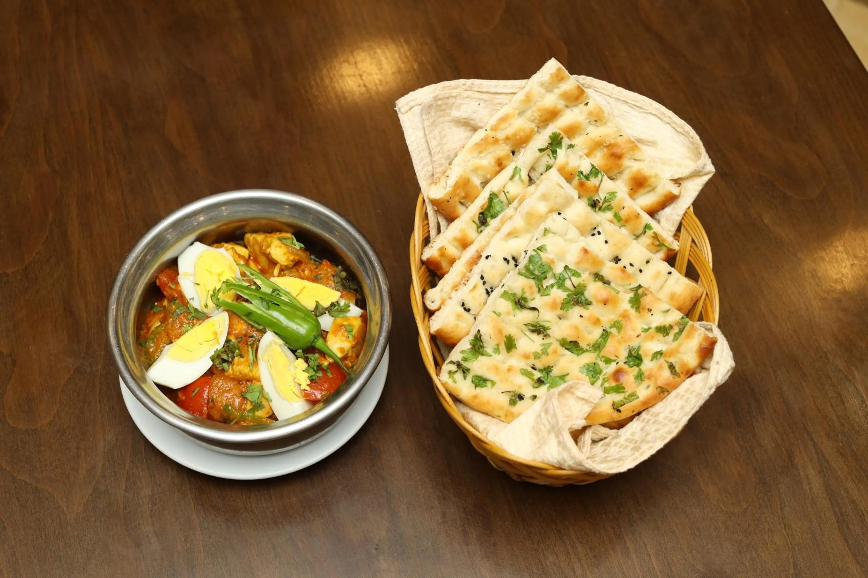 Restaurant/places to eat in Magnum Inn