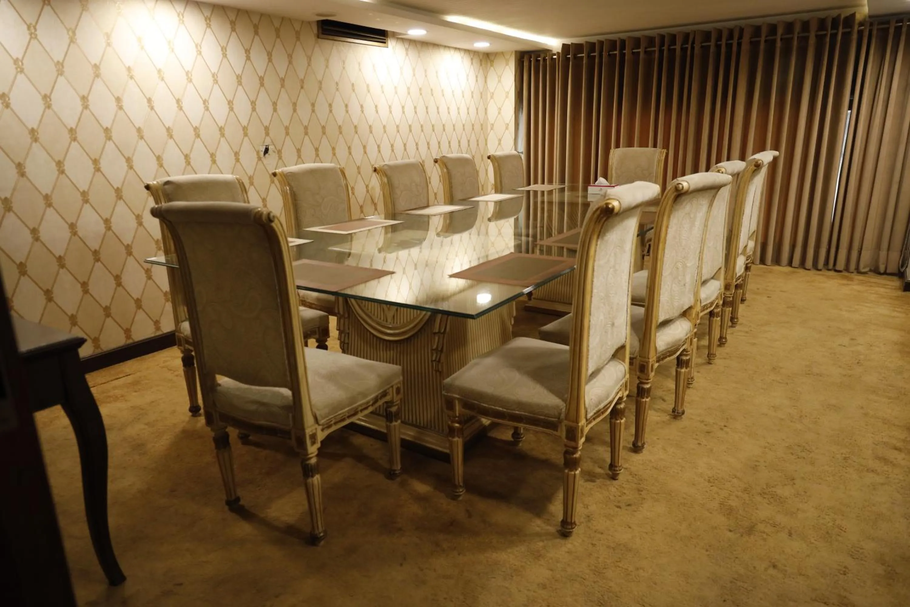 Seating area in Magnum Inn