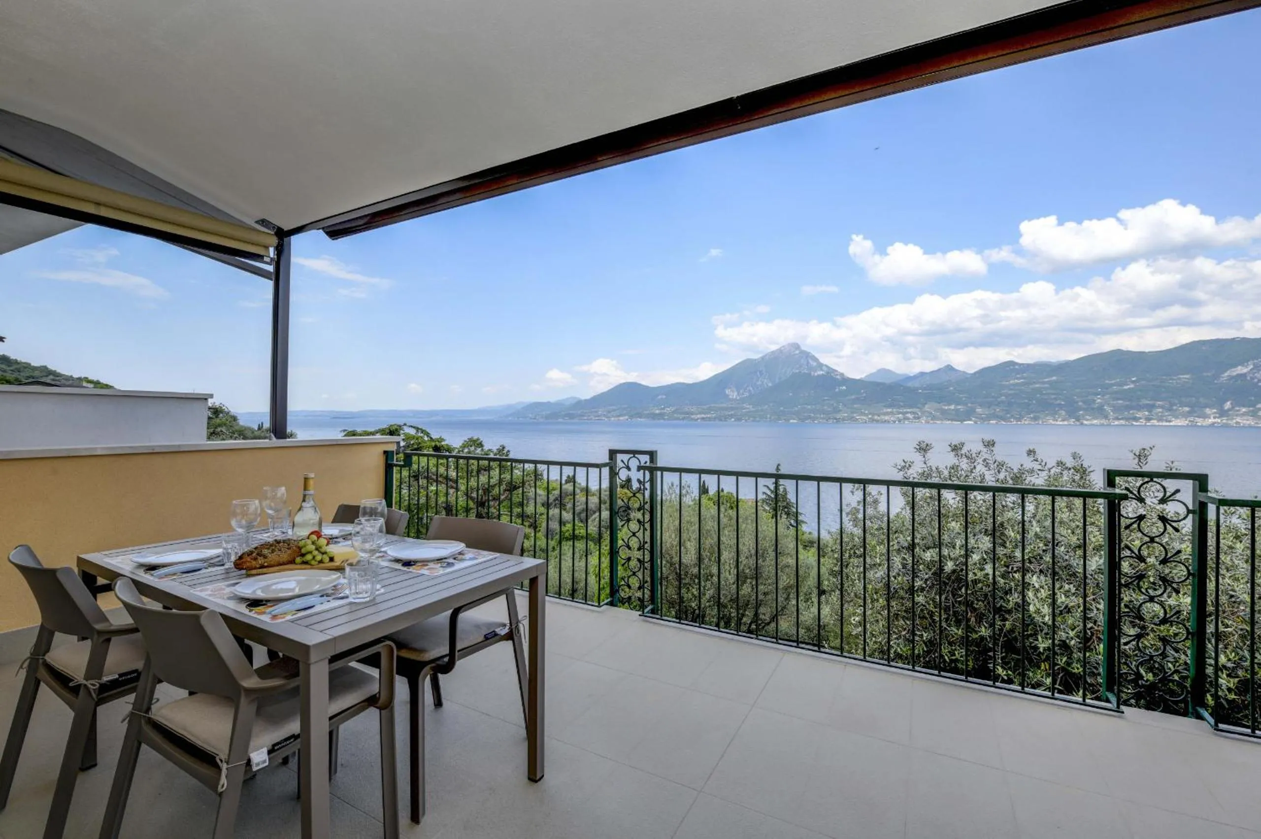 Balcony/Terrace in MGH - Pai Superior Apartment Ora
