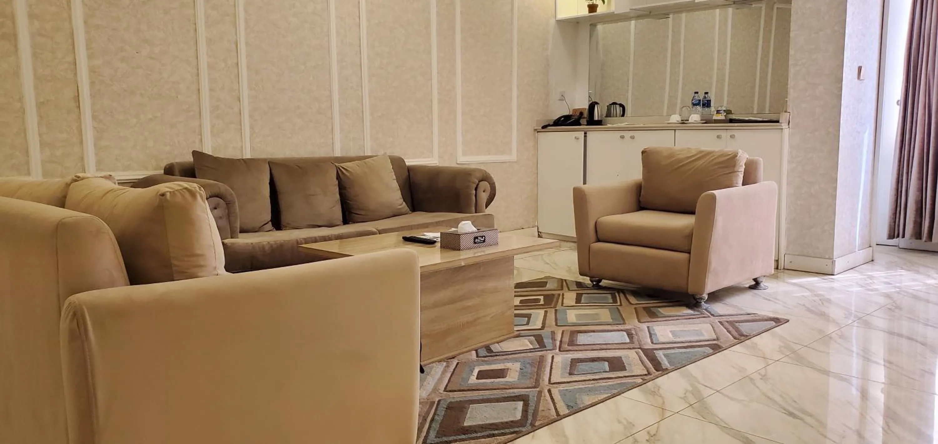 Living room in The Palms Hotel