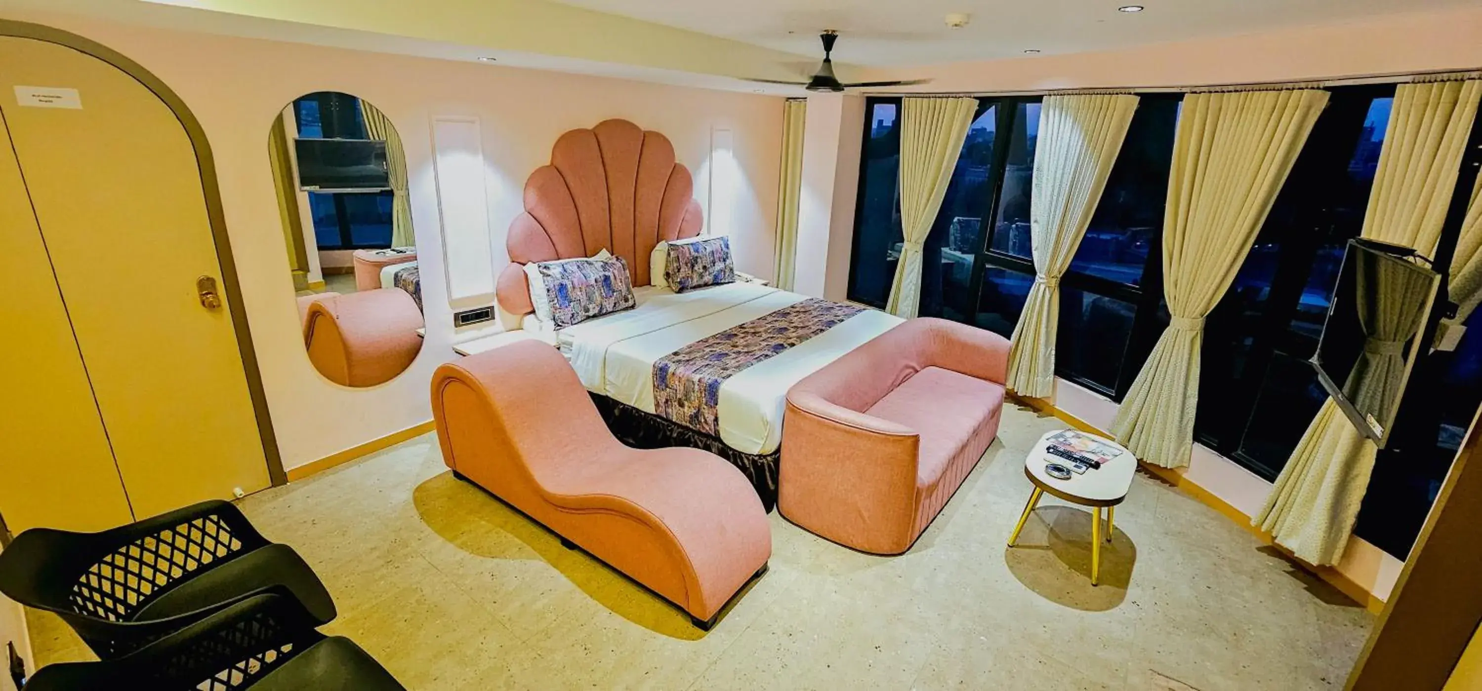 Suite with City View - single occupancy in Hotel Nova Bling Suite with City View - single occupancy in Hotel Nova Bling