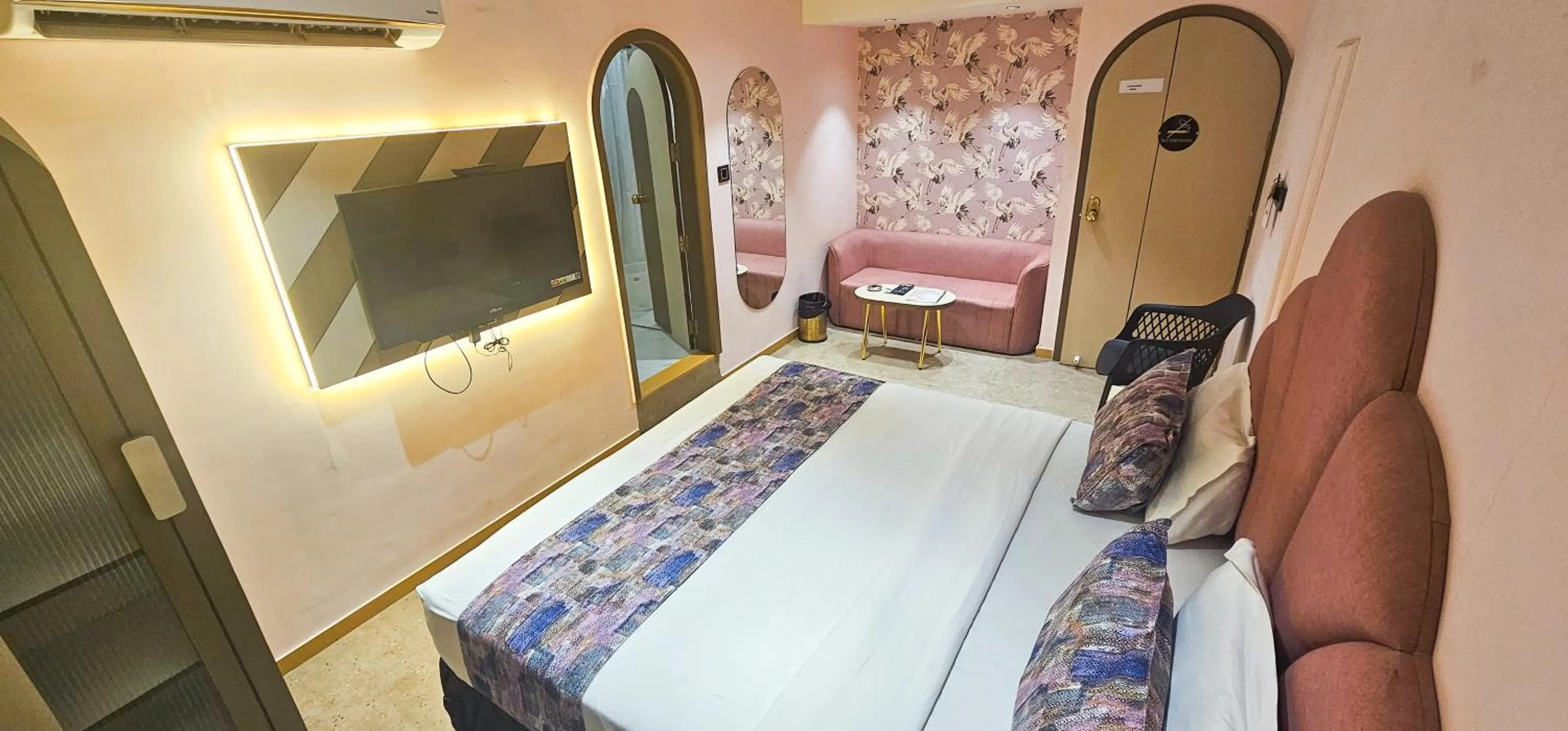 Communal lounge/ TV room, Bed in Hotel Nova Bling