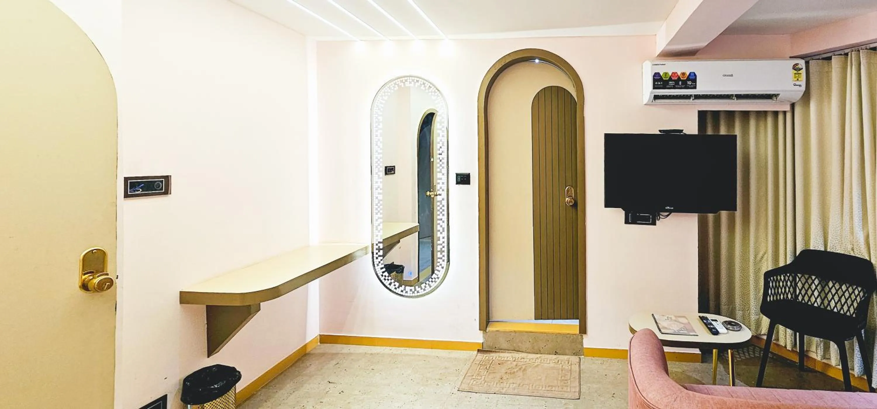 Communal lounge/ TV room in Hotel Nova Bling