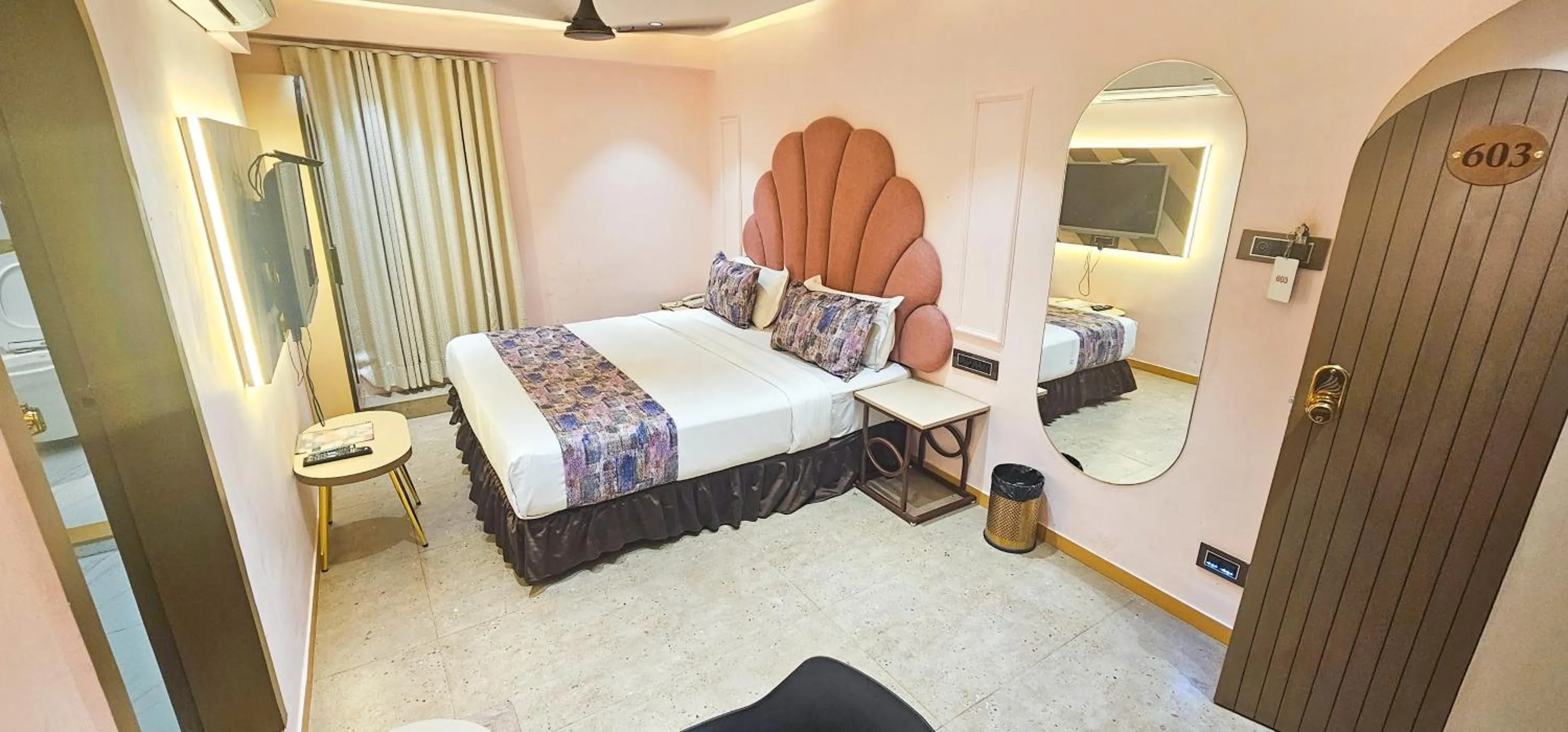 Toilet, Bed in Hotel Nova Bling