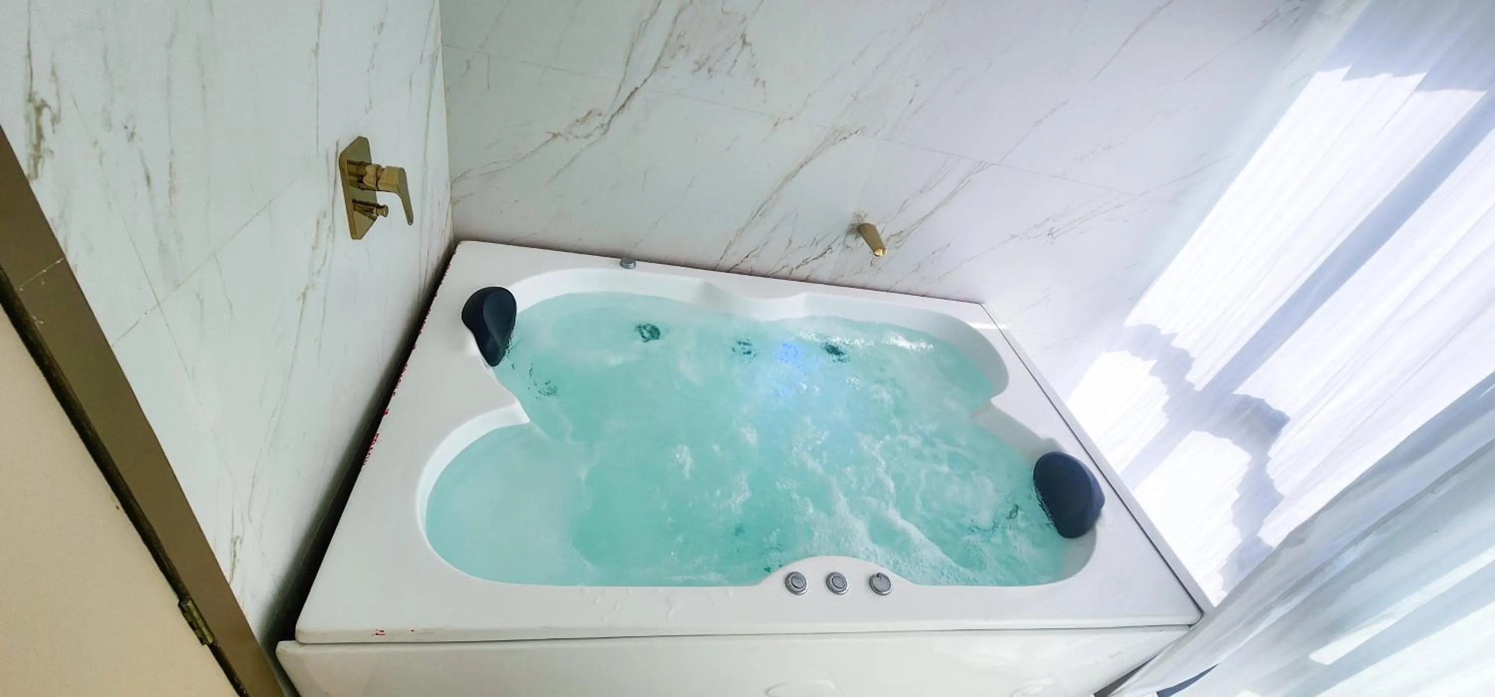 Hot Tub in Hotel Nova Bling