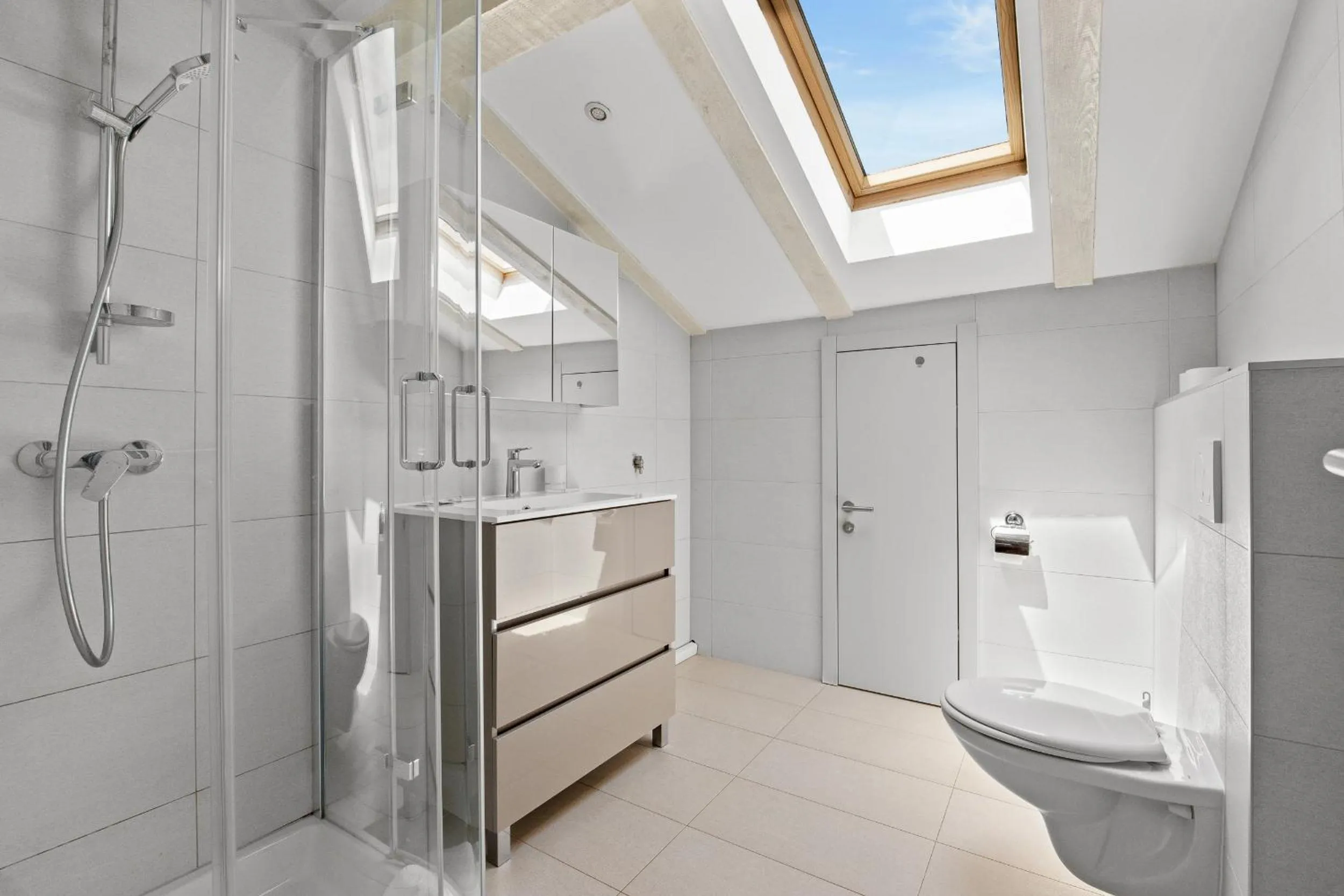 Shower in Minerva Hotel