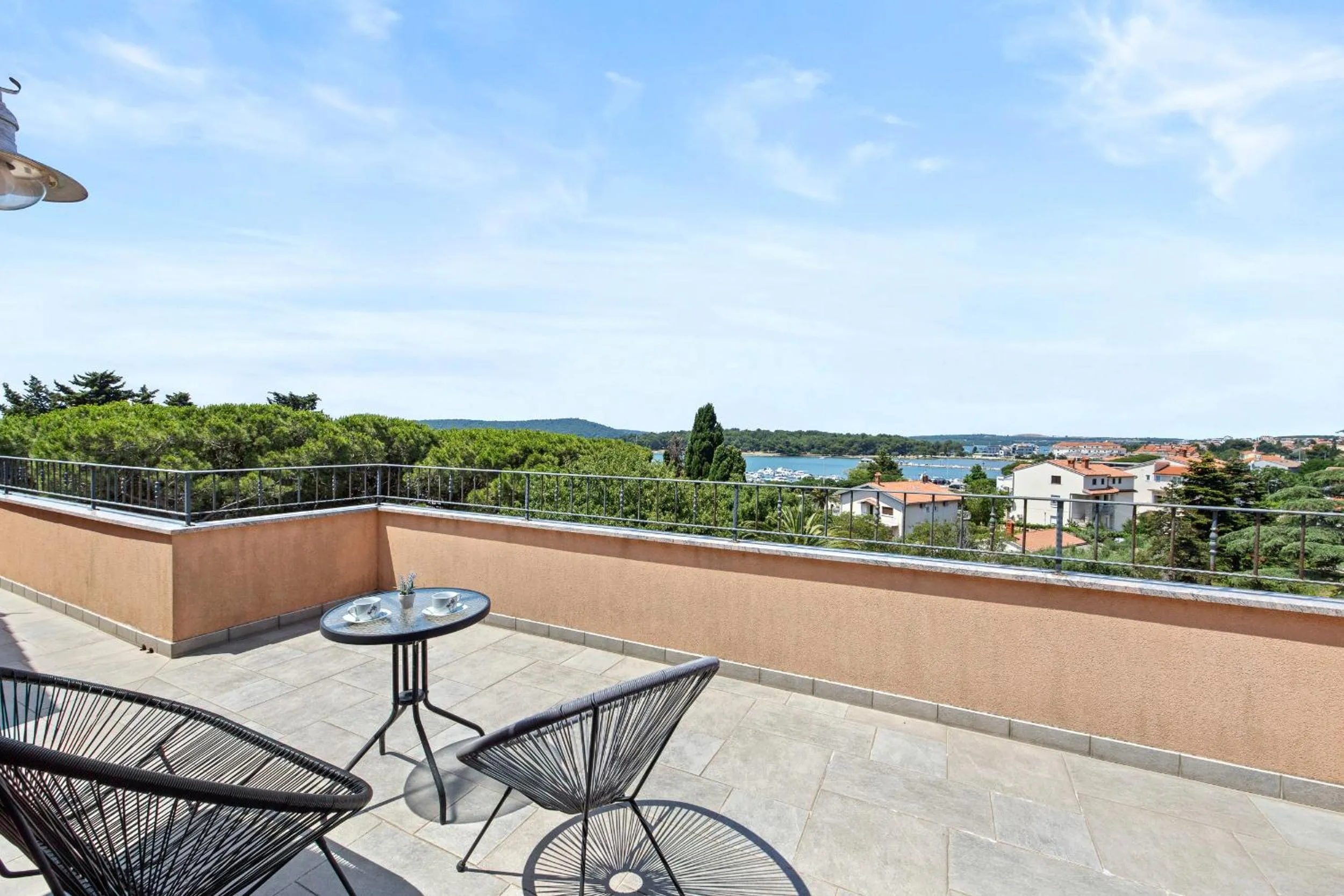 Day in Minerva Hotel