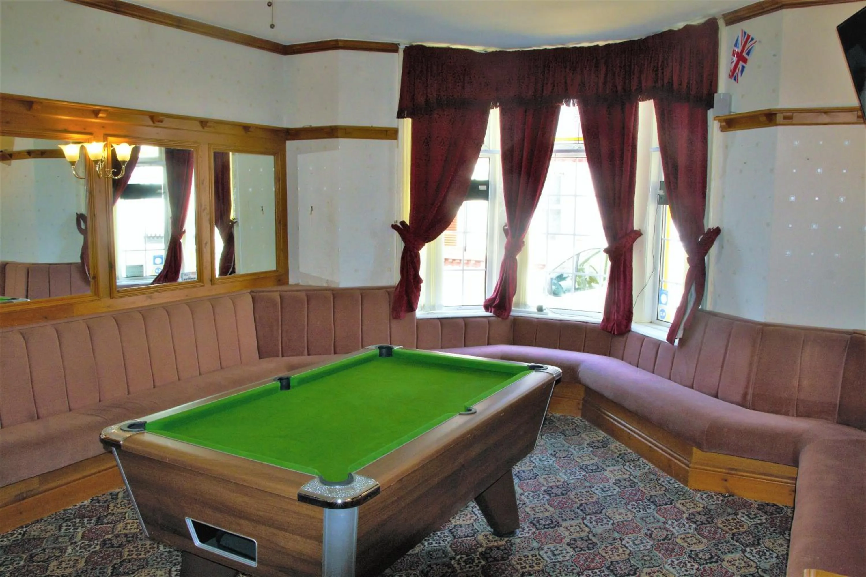 Lounge or bar in Pine Lodge Hotel