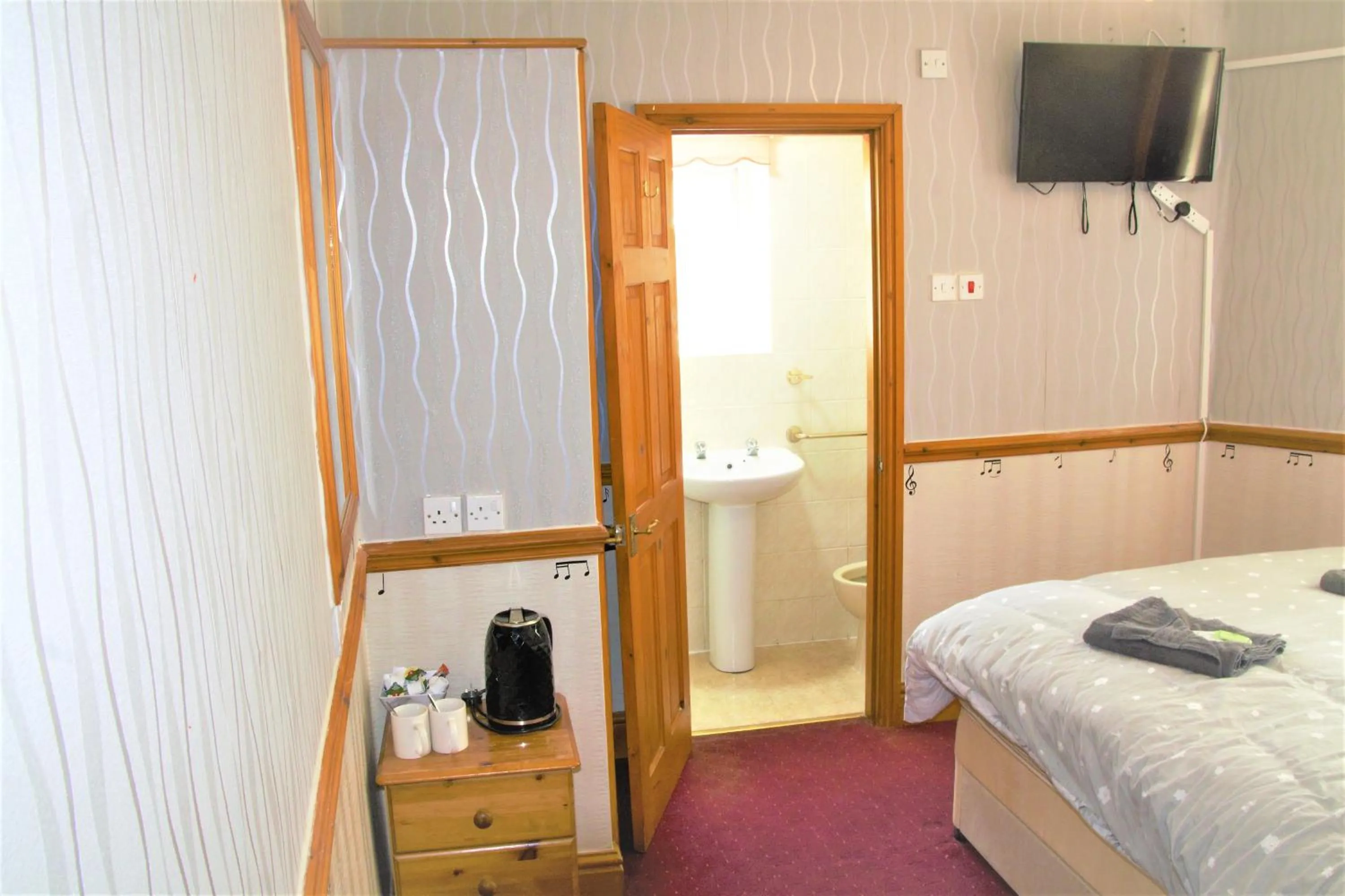 Bed in Pine Lodge Hotel