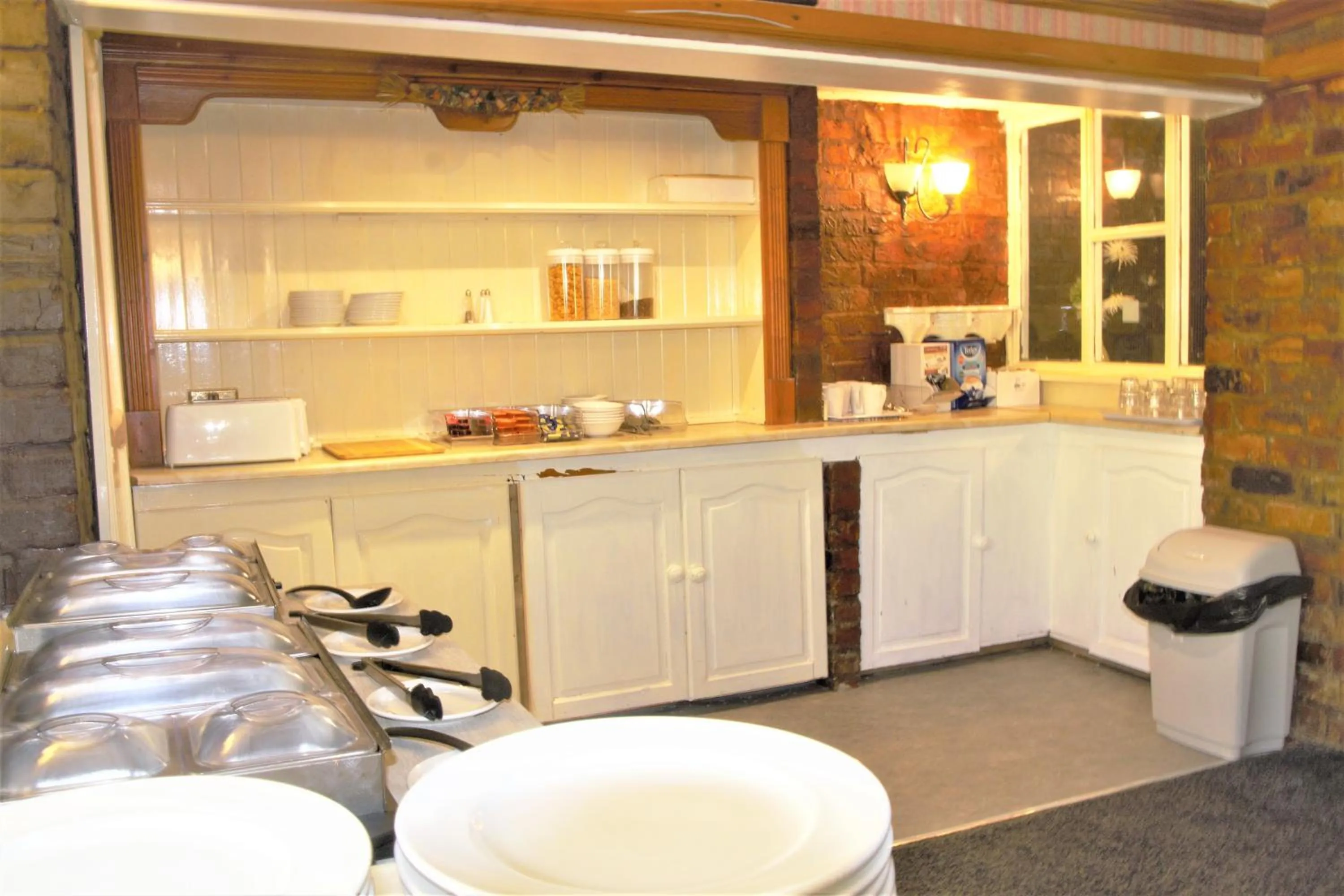 Restaurant/places to eat in Pine Lodge Hotel