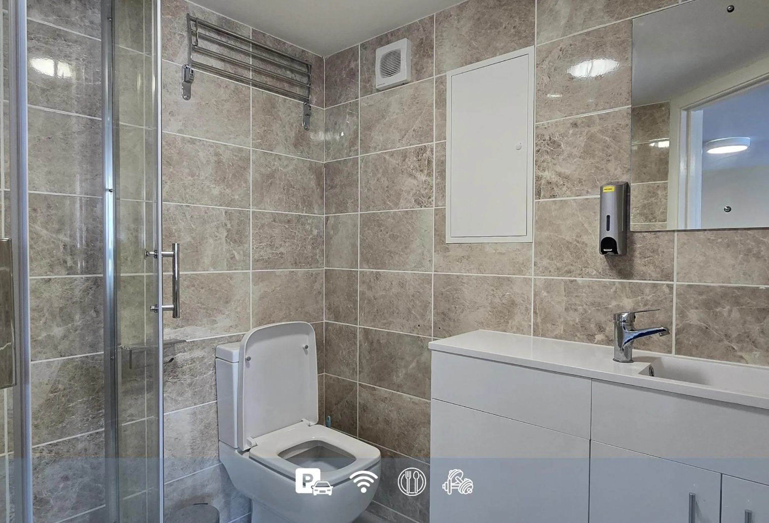 Shower in The Carmichael - Hull City Centre