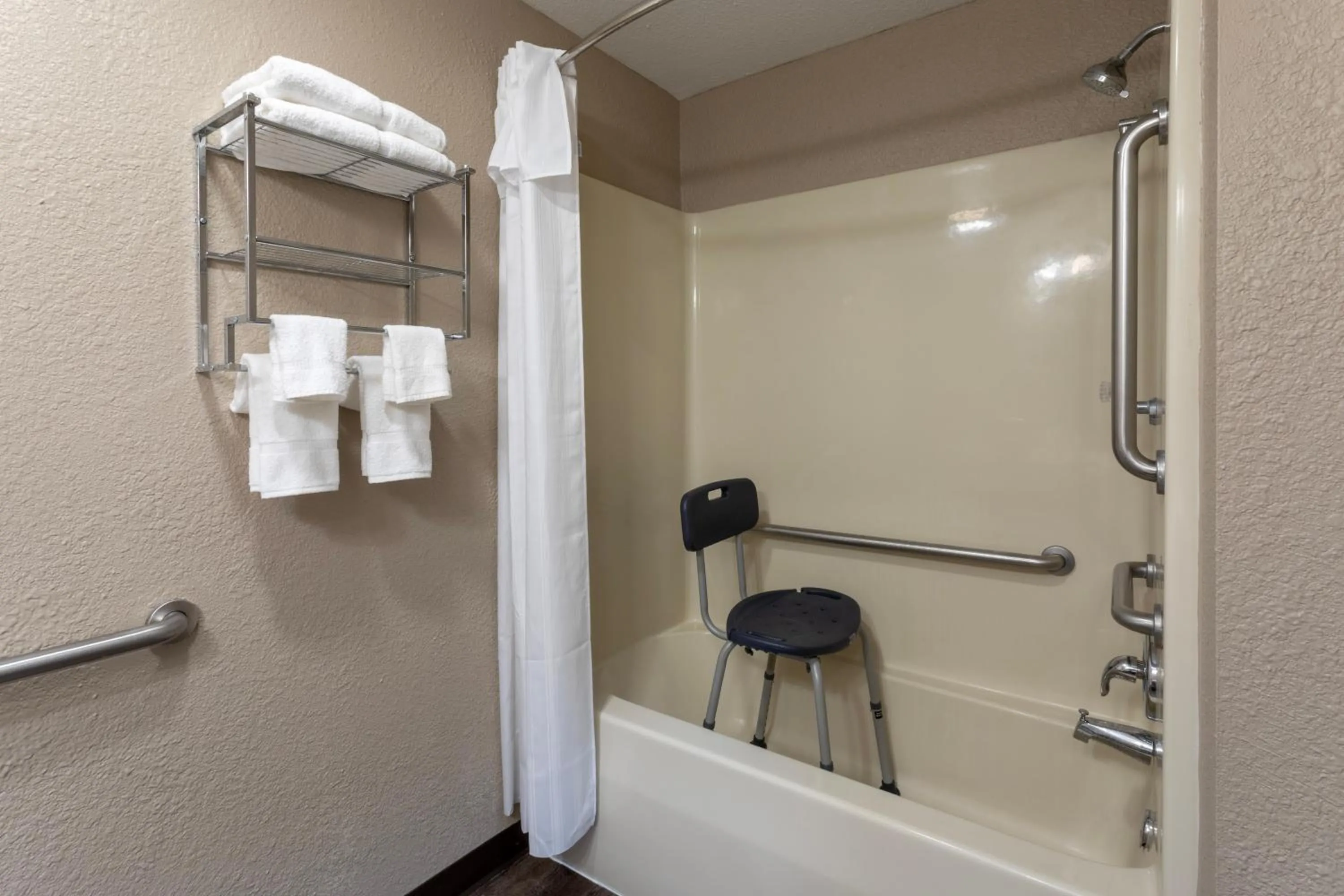 acessibility in Grandstay Hotel & Suites