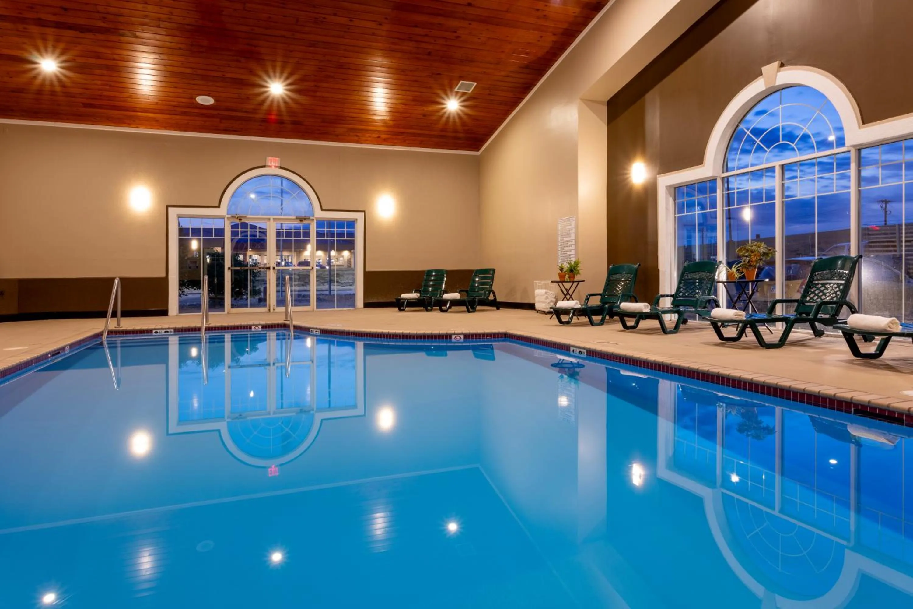 Swimming pool in Grandstay Hotel & Suites