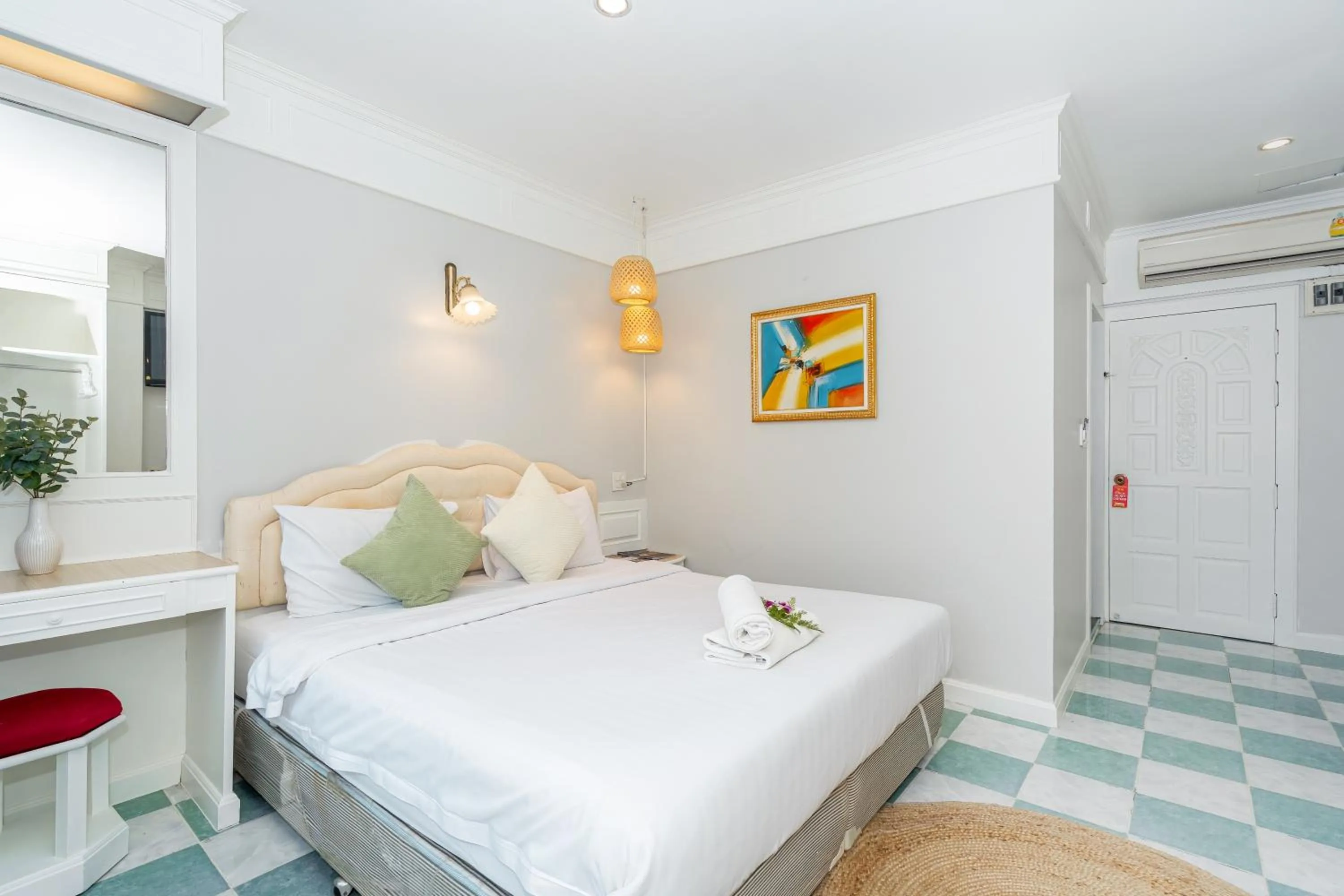 Bed in Patong Social Hotel & Restaurant