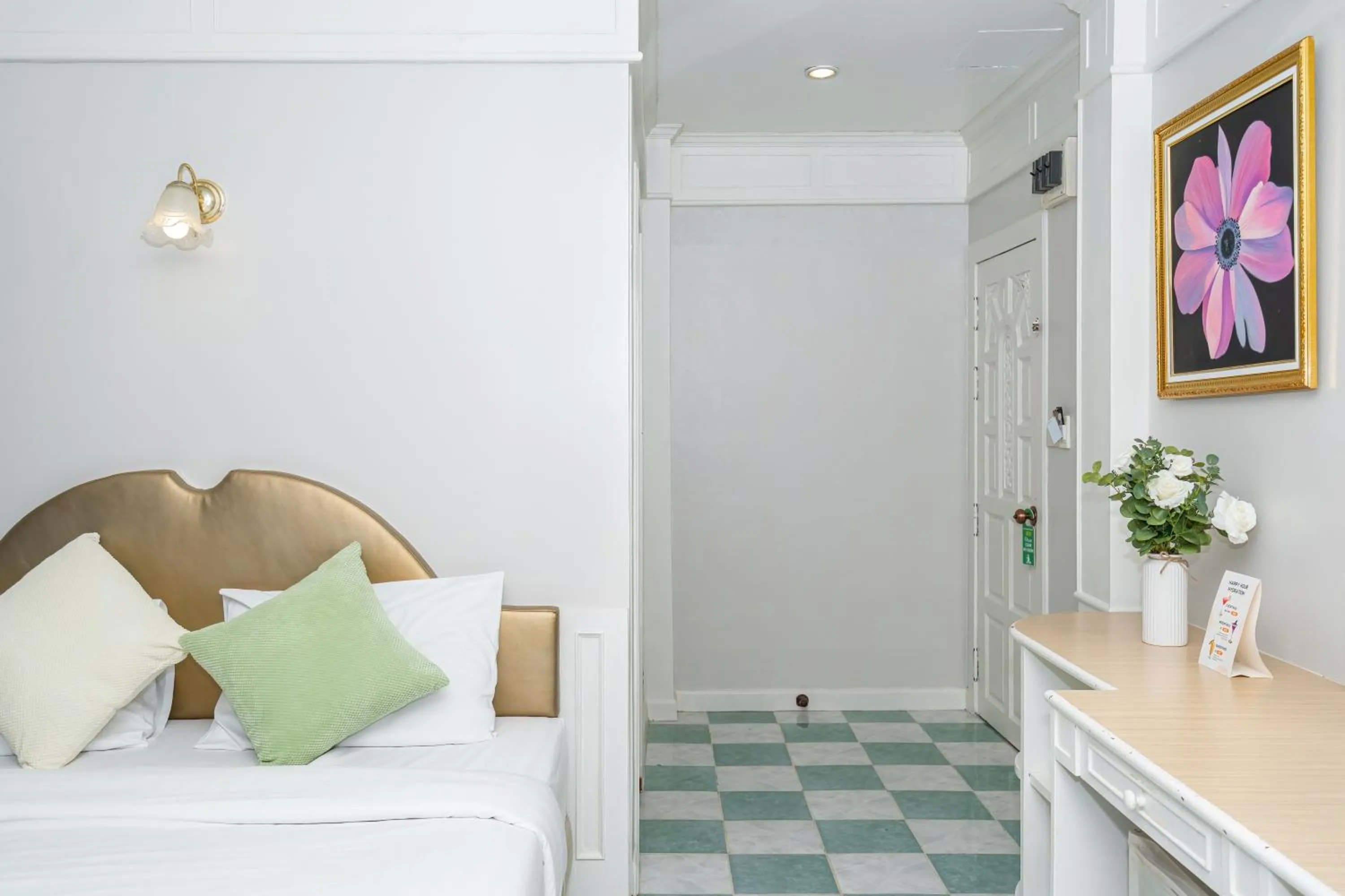 Bed in Patong Social Hotel & Restaurant