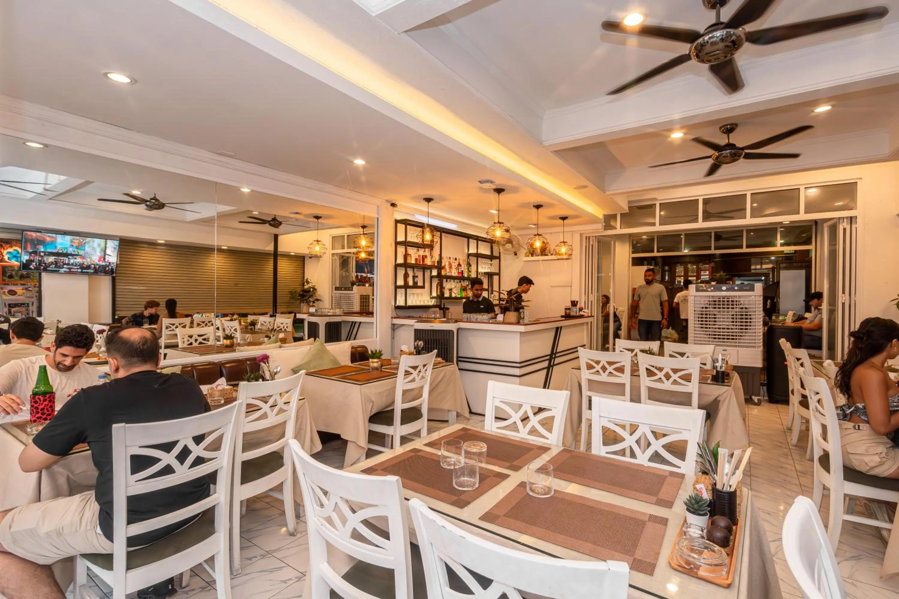 Restaurant/places to eat in Patong Social Hotel & Restaurant