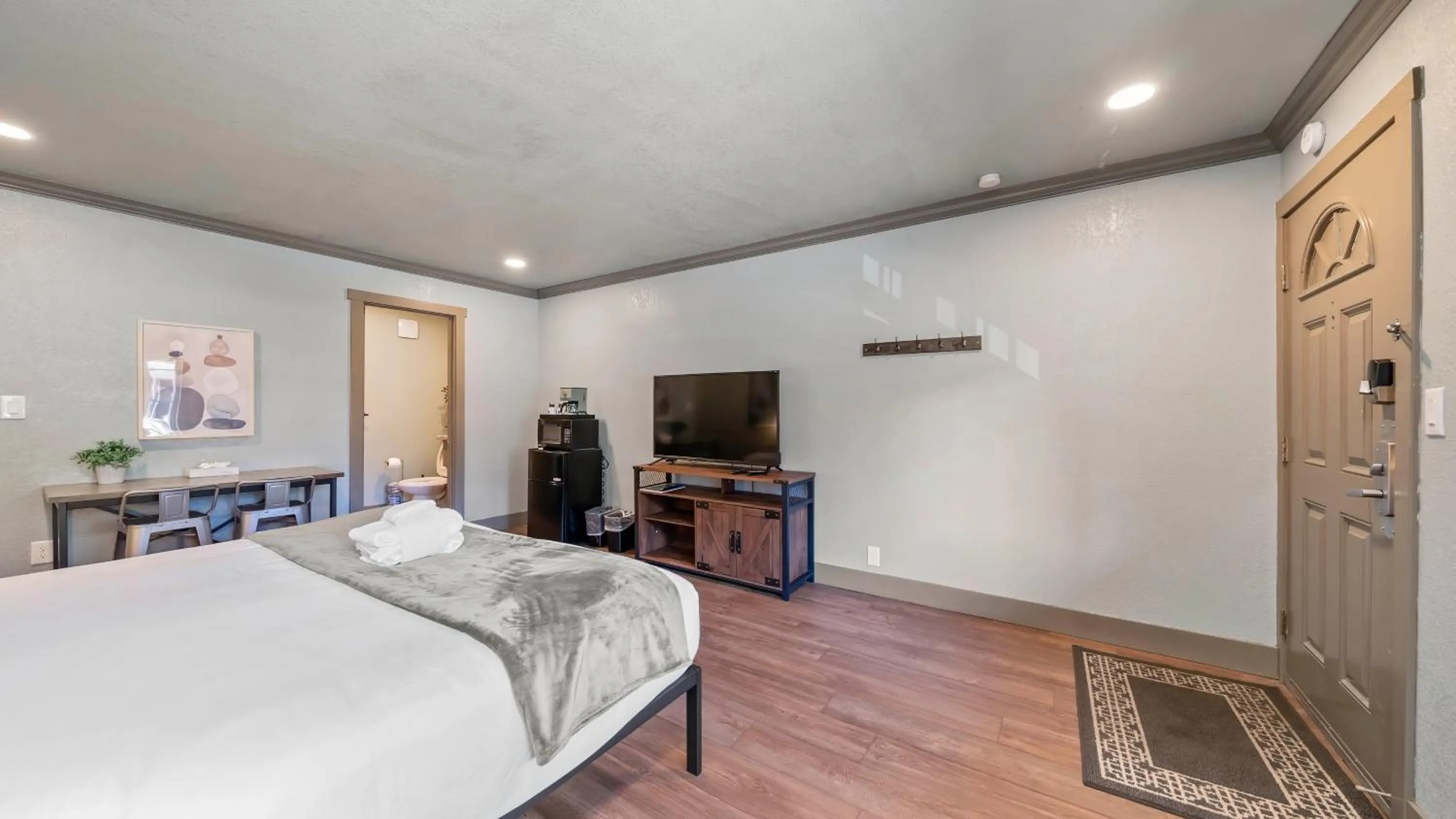 Coffee/tea facilities, Bed in Blue Jay Lodge