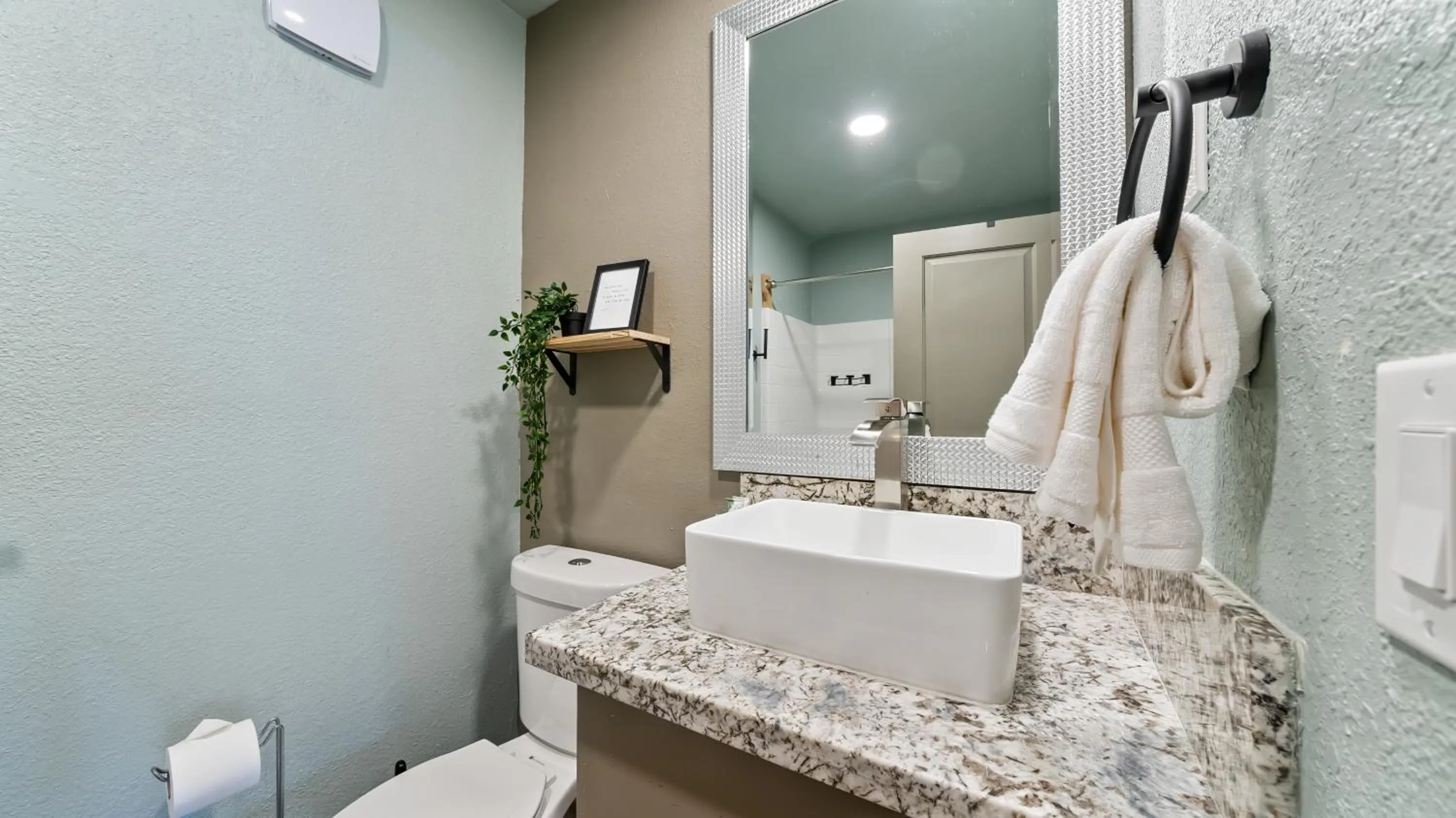 Toilet in Blue Jay Lodge