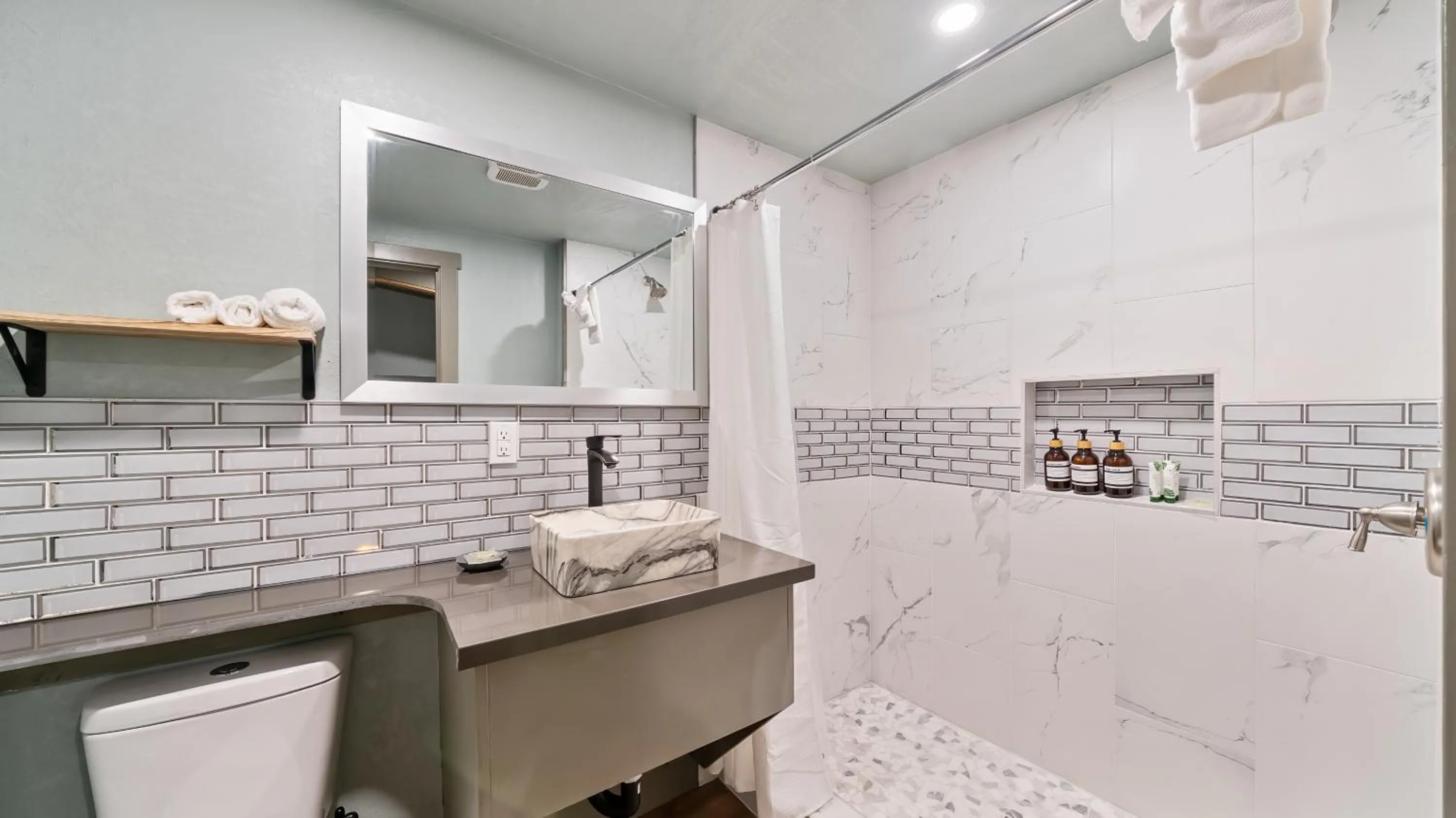 Bathroom in Blue Jay Lodge