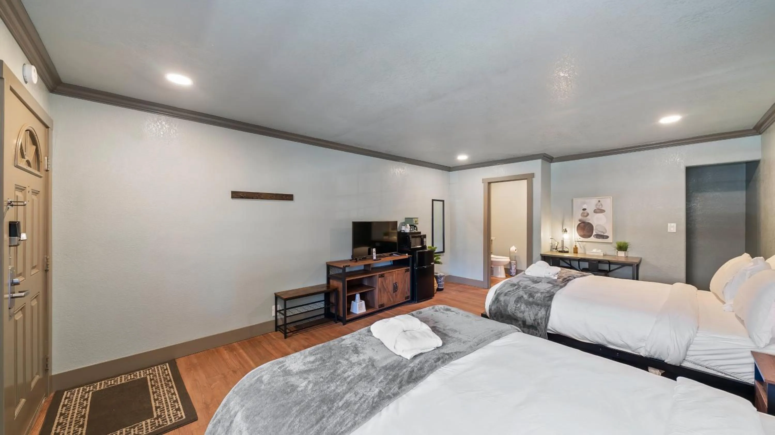 TV and multimedia, Bed in Blue Jay Lodge