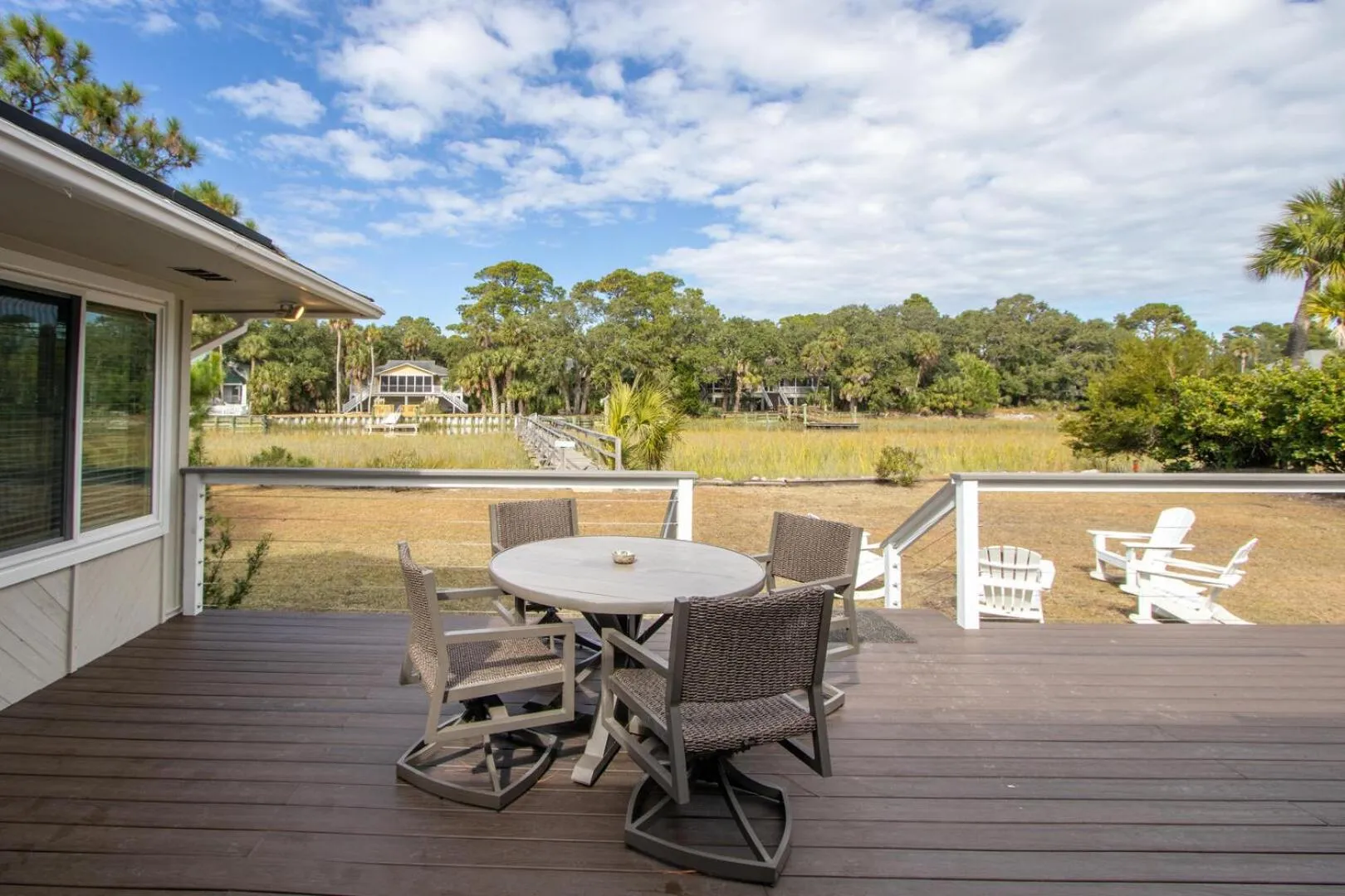 Property building in 377 Tarpon Blv