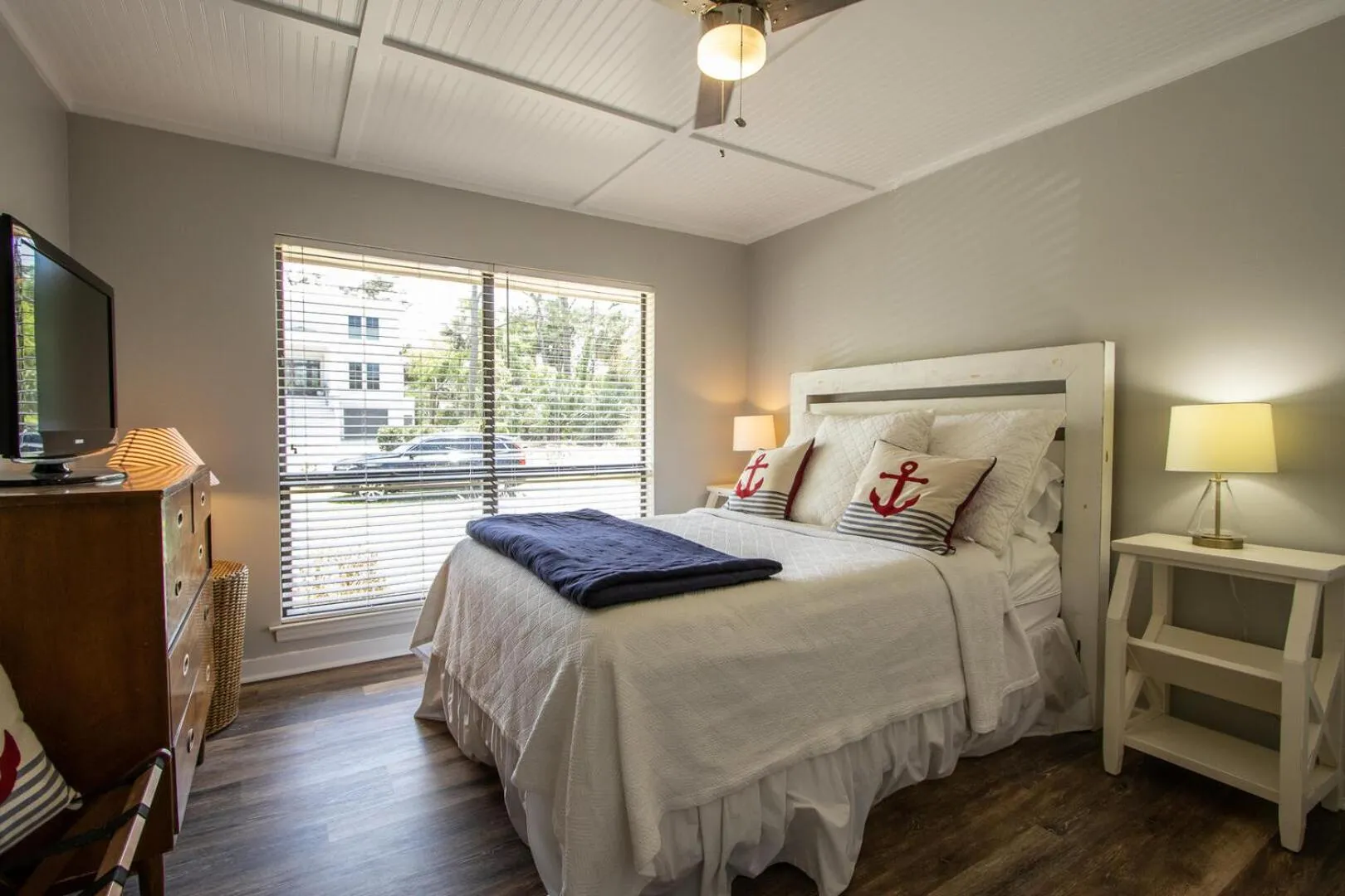 Bed in 377 Tarpon Blv