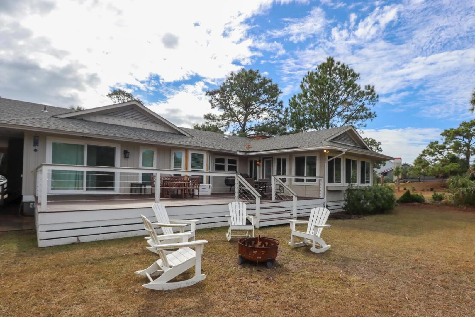 Property building in 377 Tarpon Blv