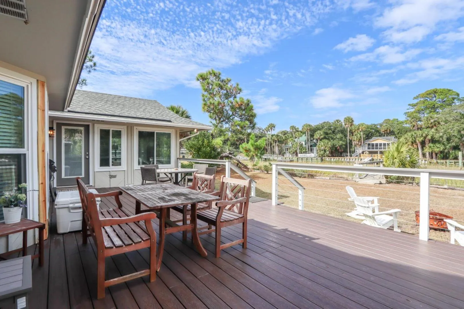 Property building in 377 Tarpon Blv