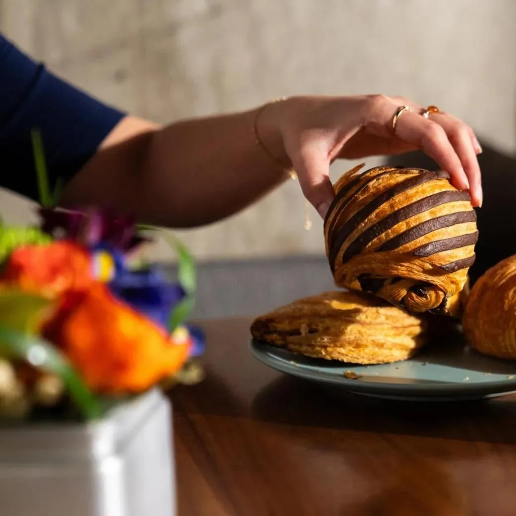 Restaurant/places to eat in Alt Hotel Calgary University District