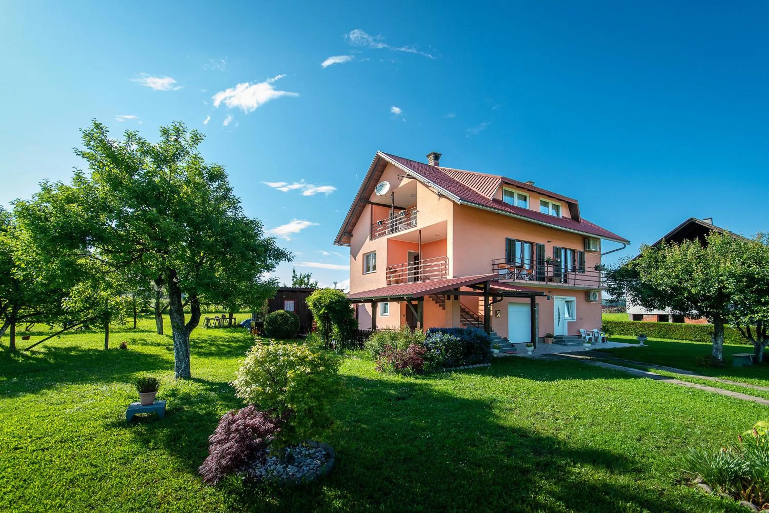 Apartment with Terrace in Emmy i Alice