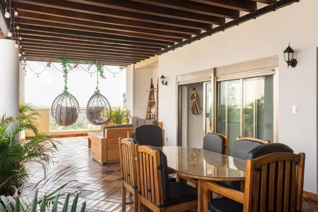 Patio in Hermoso Penthouse Rooftop con alberca