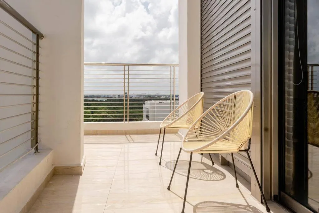 Balcony/Terrace in Hermoso Penthouse Rooftop con alberca