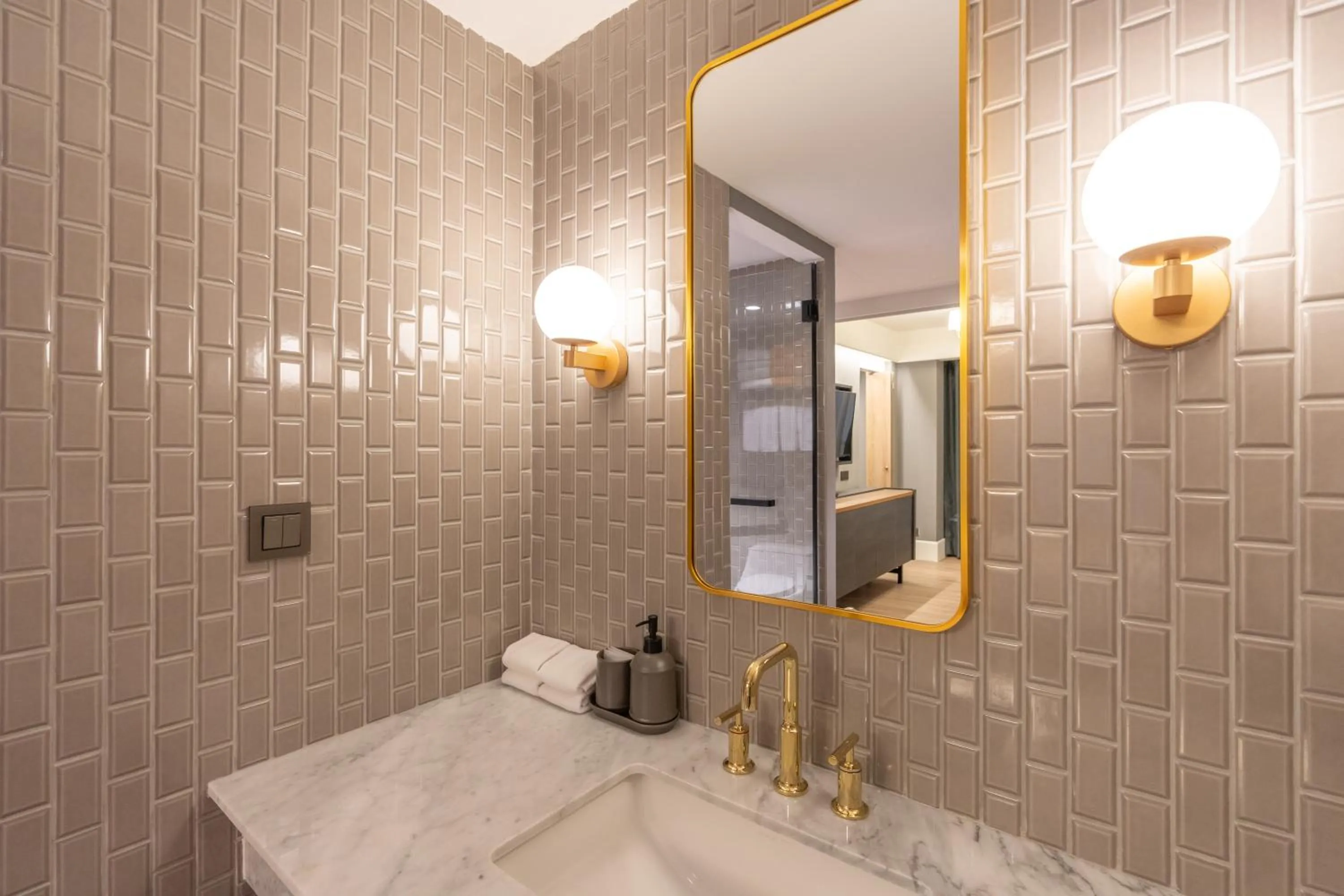 Bathroom in Bandalo Boutique Hotel - Patong Beach Road