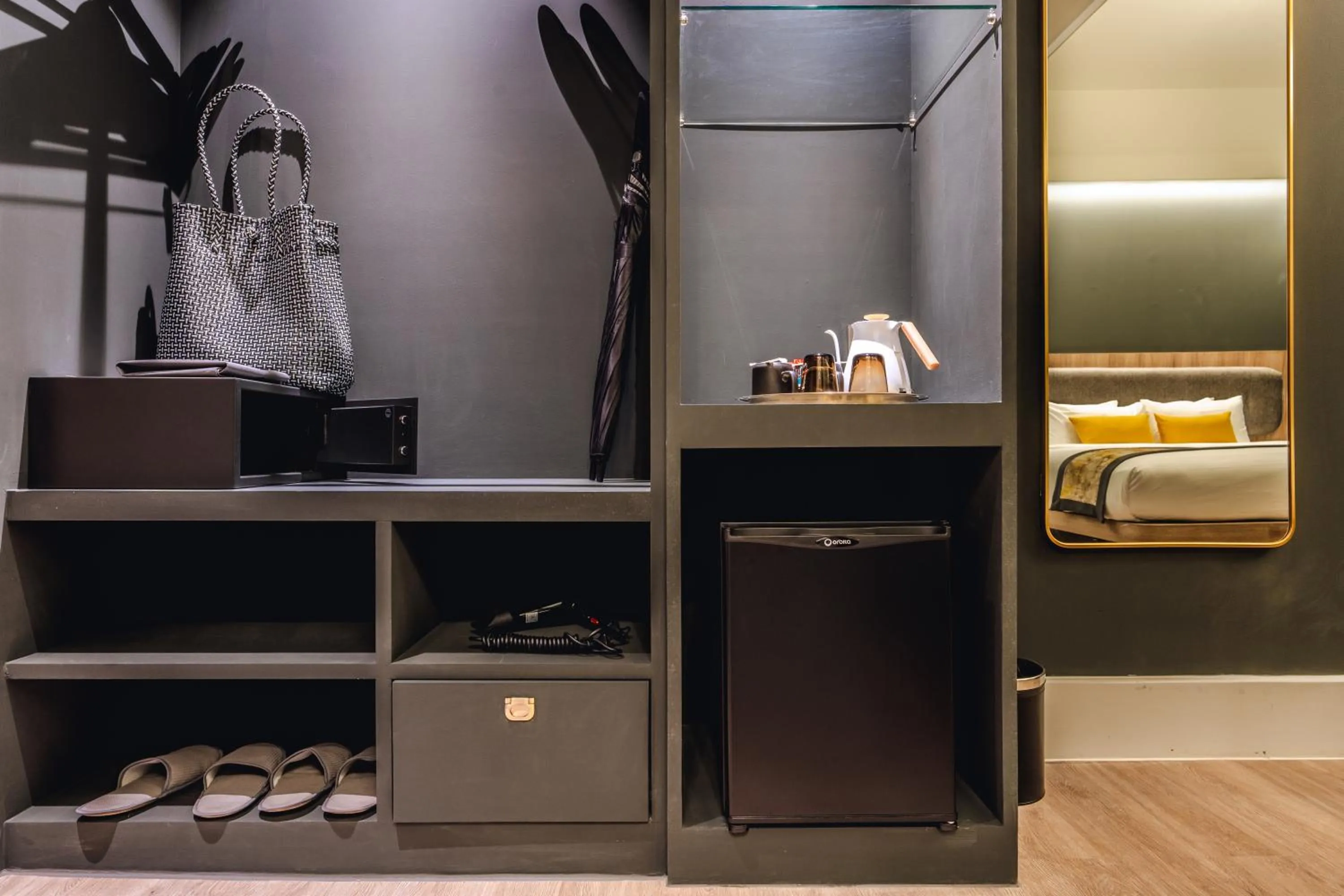 wardrobe in Bandalo Boutique Hotel - Patong Beach Road