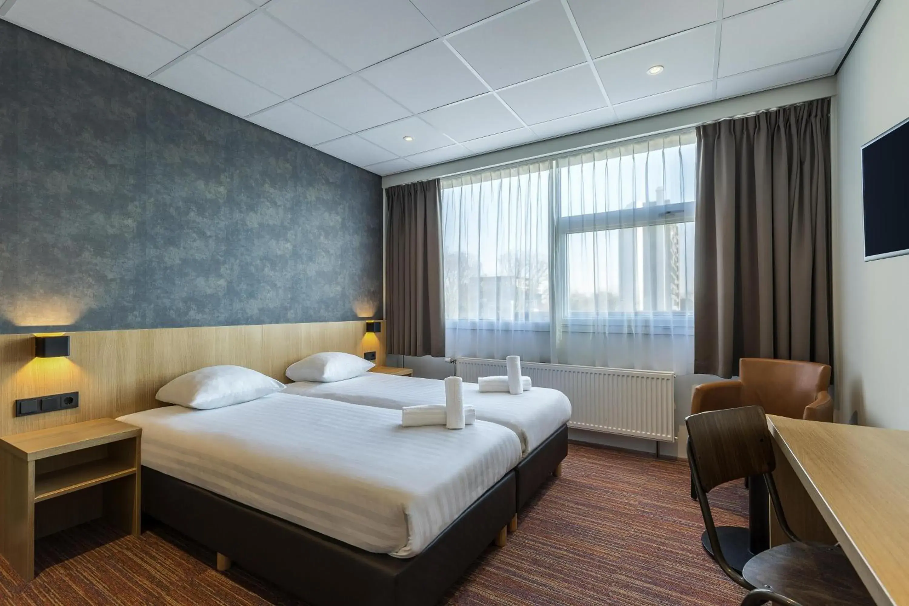 Twin Room with Roll-In Shower - Mobility Accessible in Best Western Amsterdam Twin Room with Roll-In Shower - Mobility Accessible in Best Western Amsterdam