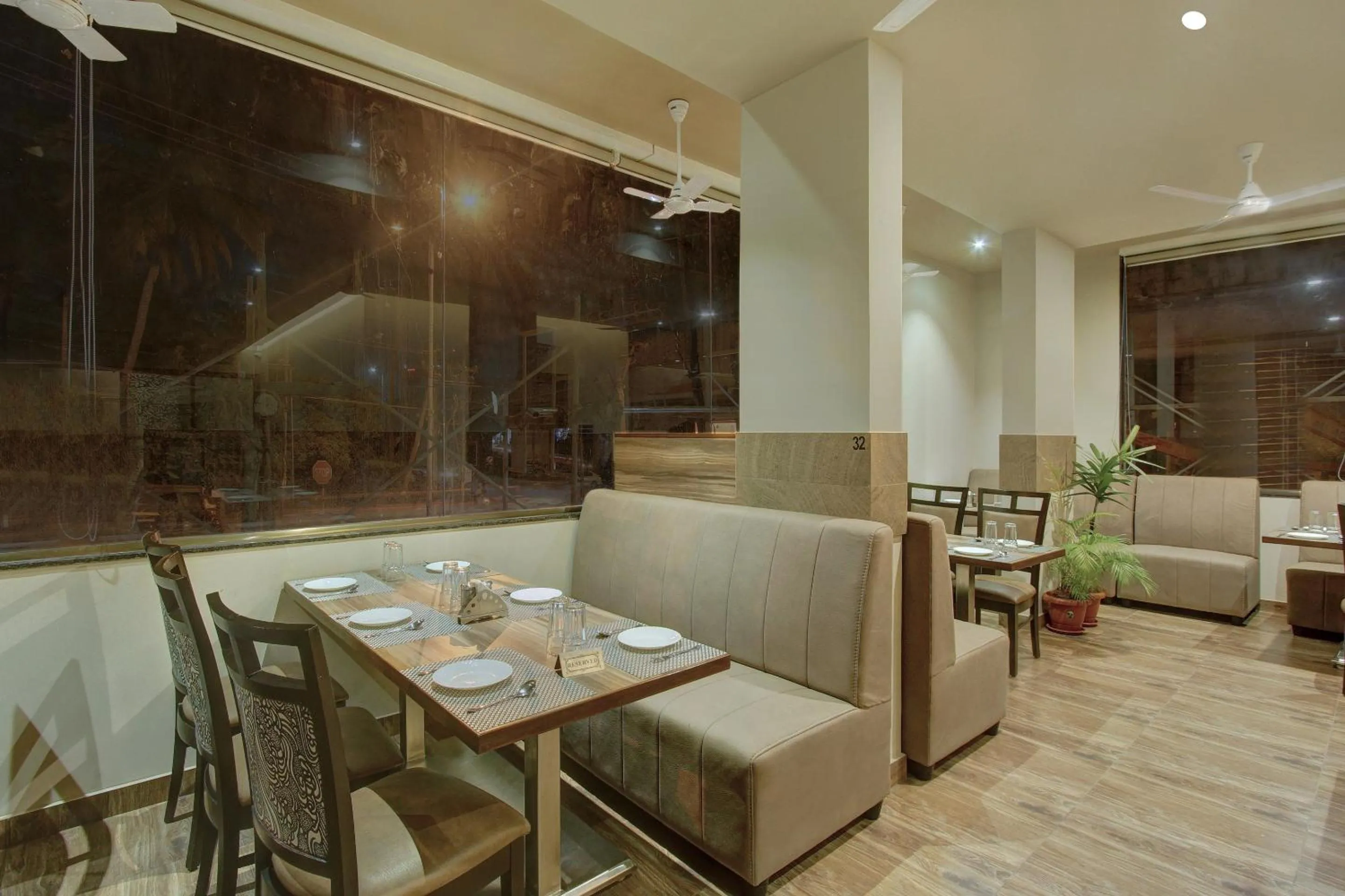 Restaurant/places to eat in Laxman Residency