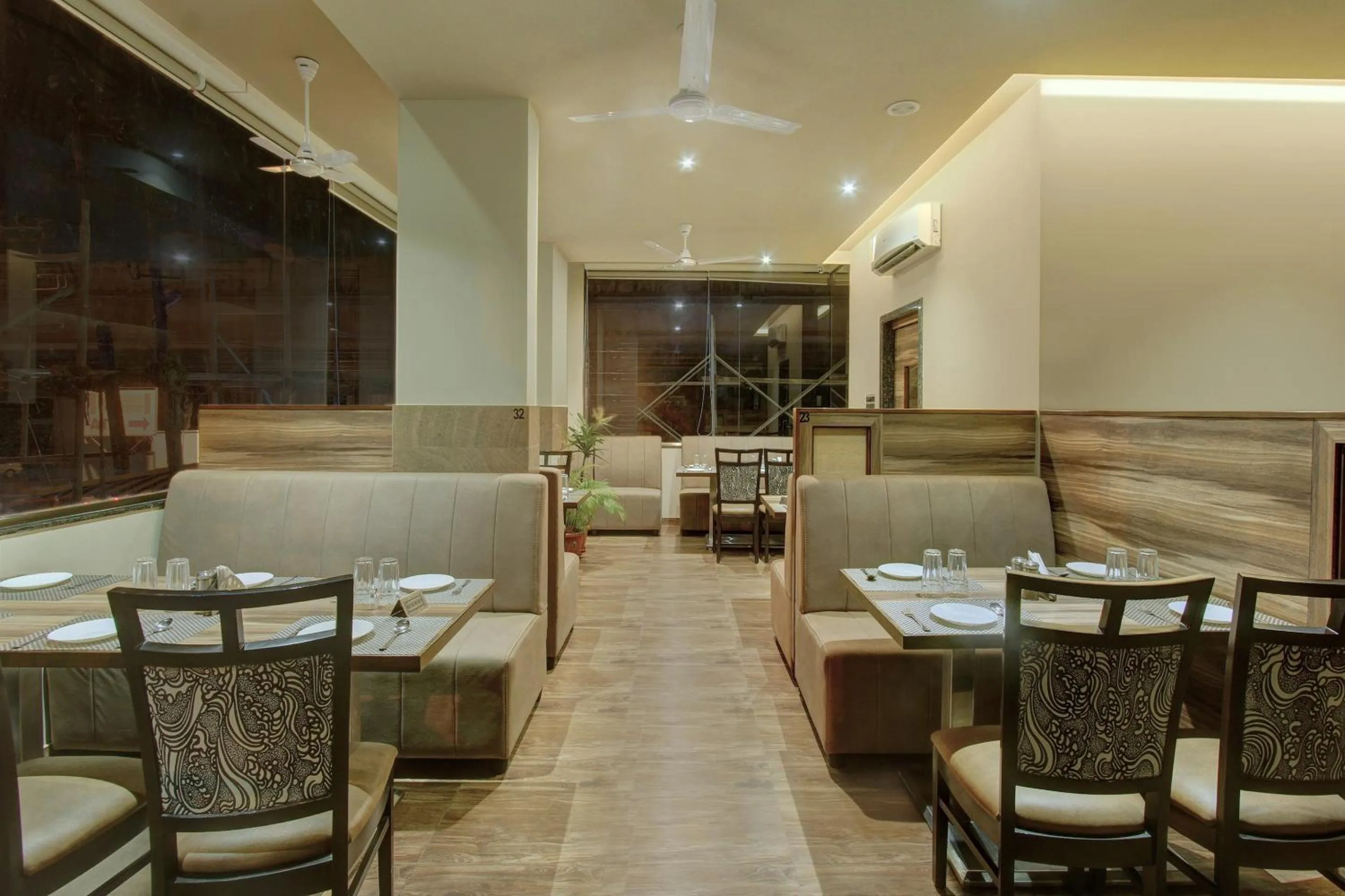 Restaurant/places to eat in Laxman Residency