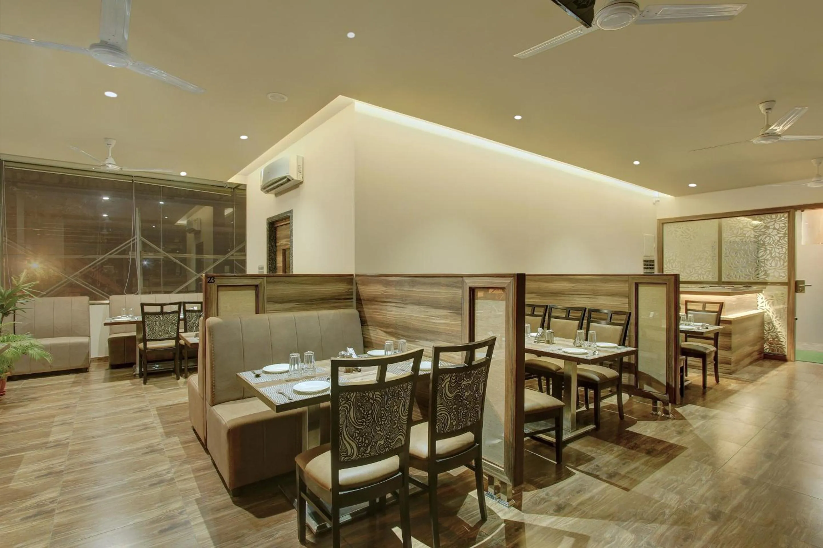 Restaurant/places to eat in Laxman Residency