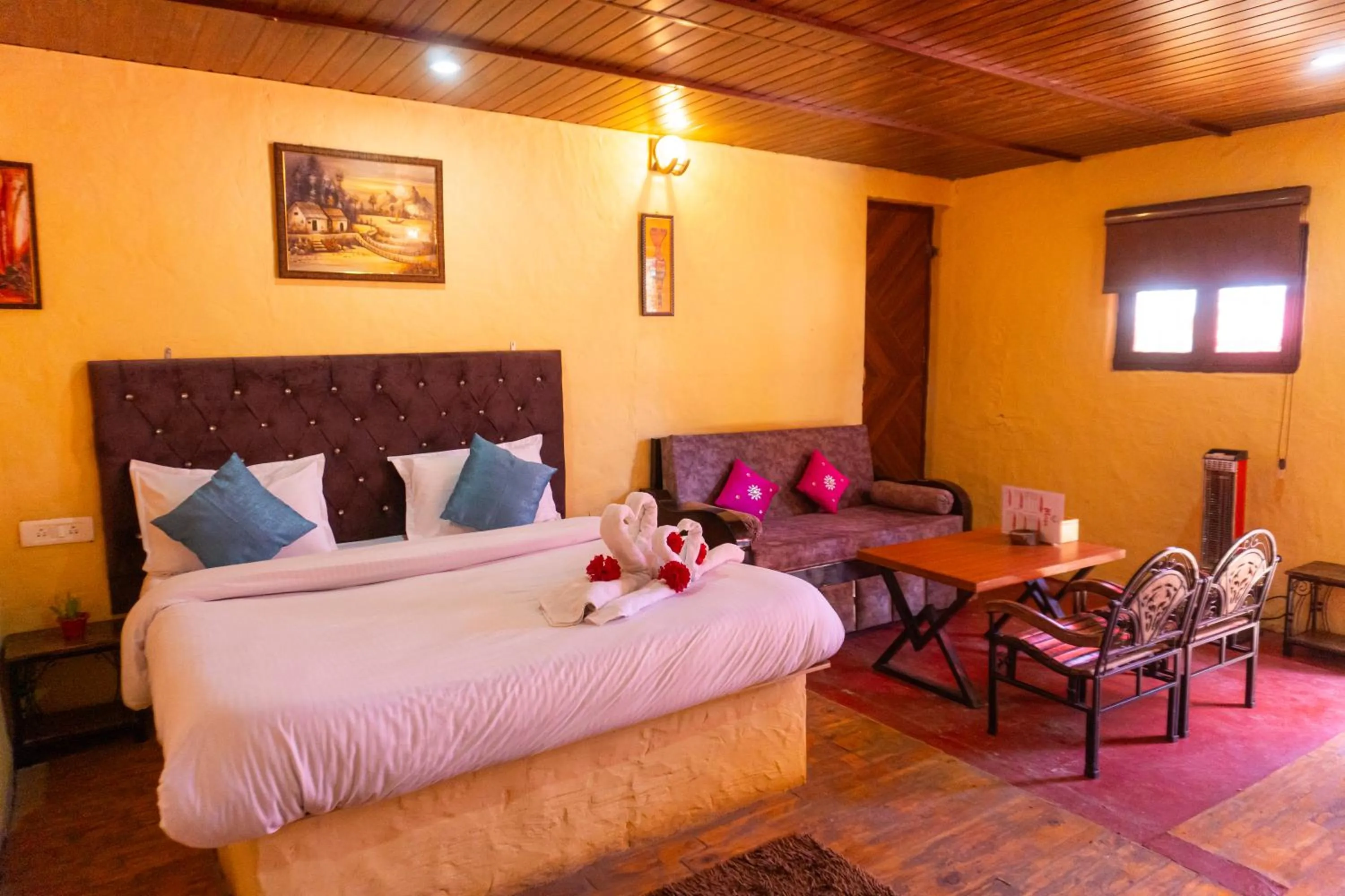 Bedroom, Bed in Kana Mud An Ethnic Village Resort - Beautiful View of Gangotri Mountains