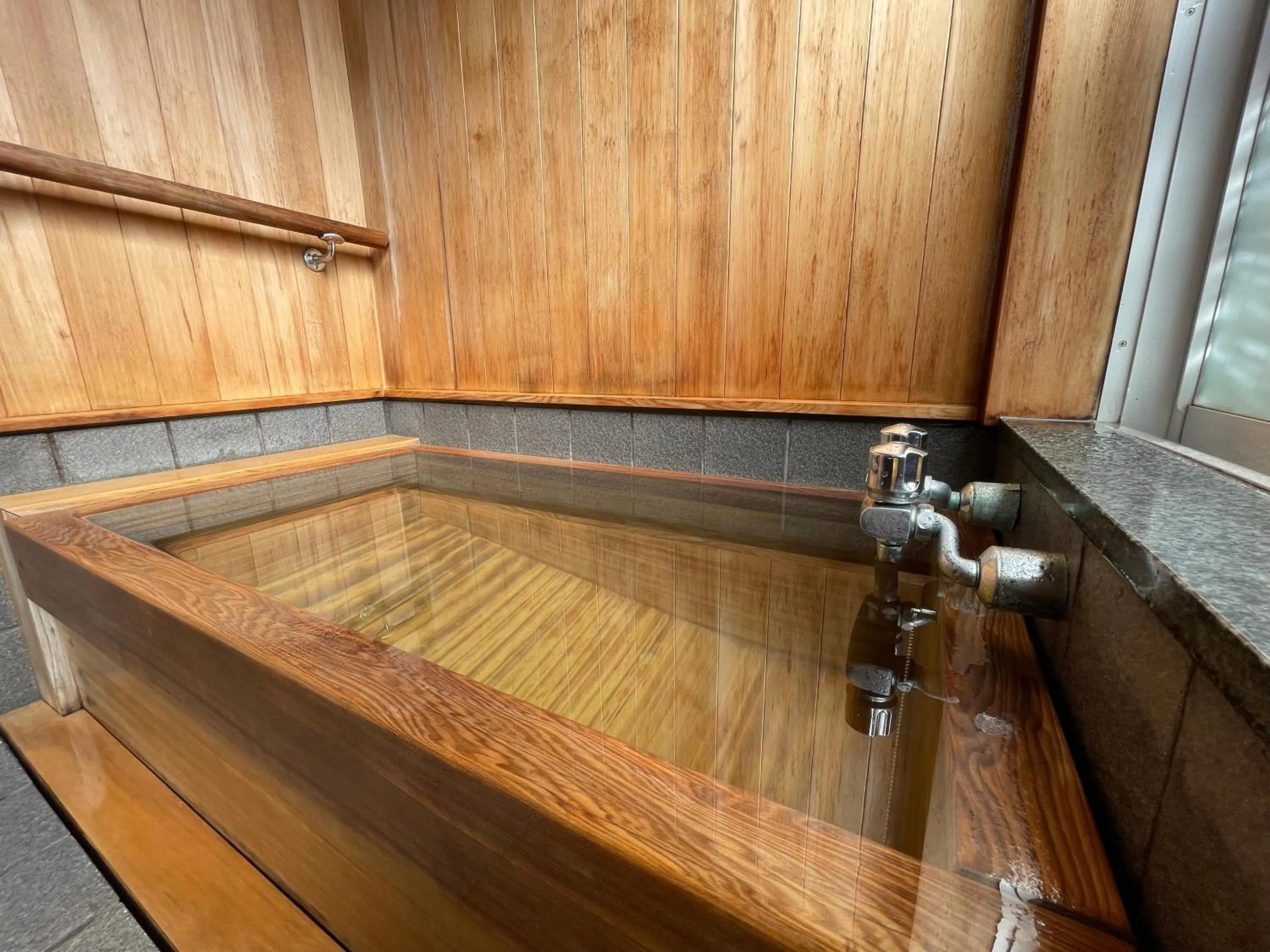 Hot Tub in Izu Katsura no Izumi Onsen